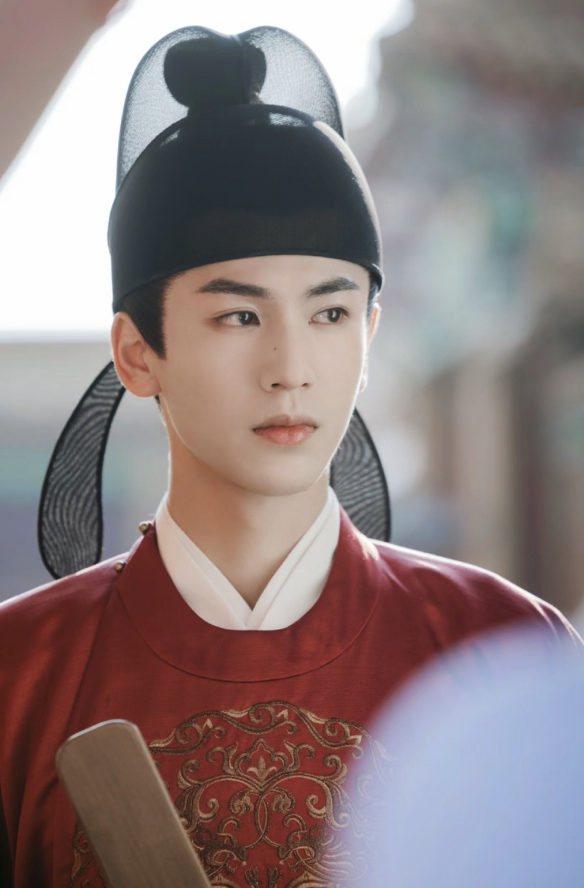 超帅的古装剧男演员红衣官服盘点,这怎么不算一种古代的制服诱惑呢