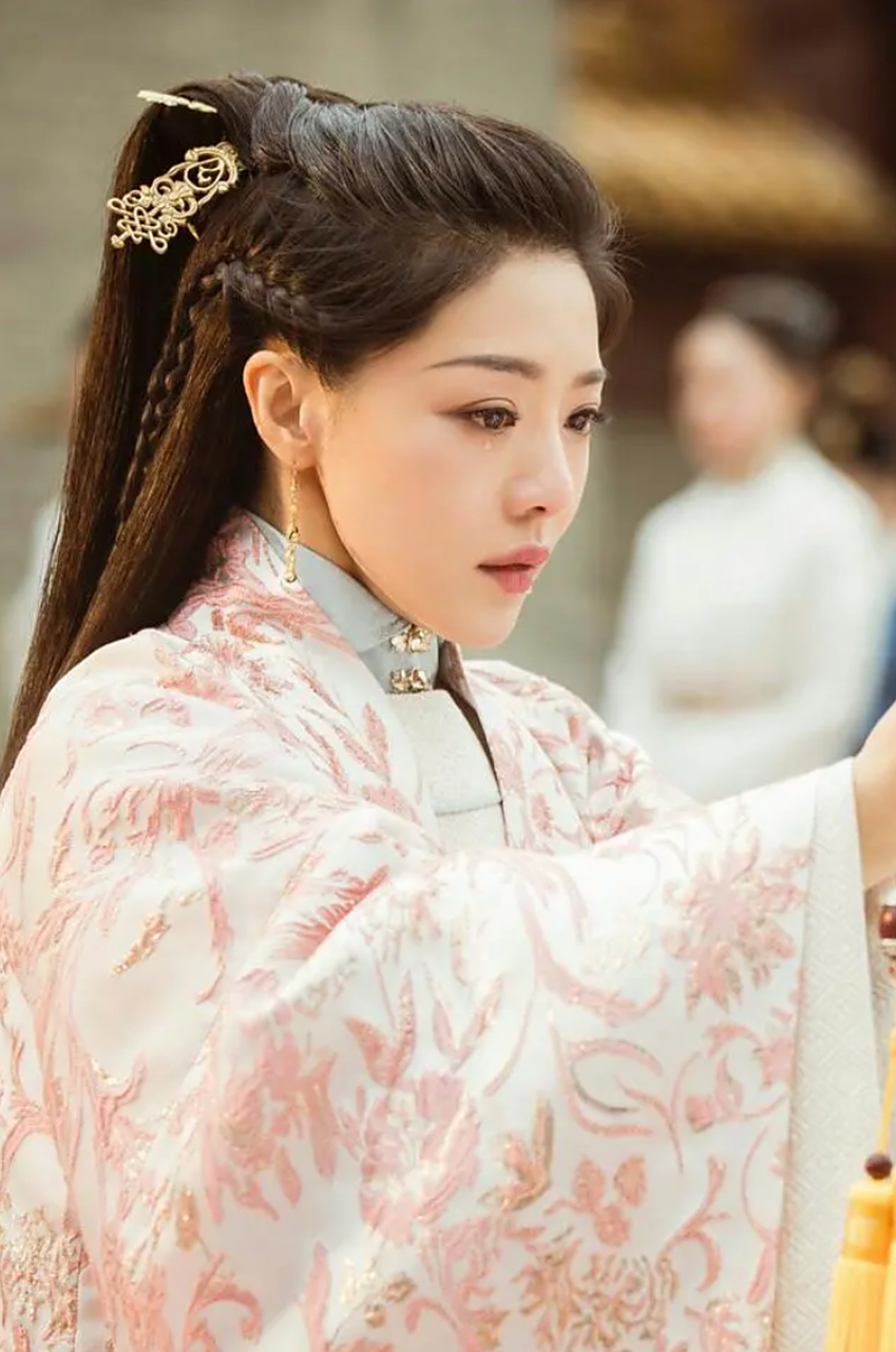 《大明风华》的观众对"对食"这个词应该不陌生,剧中最开始时邓家佳