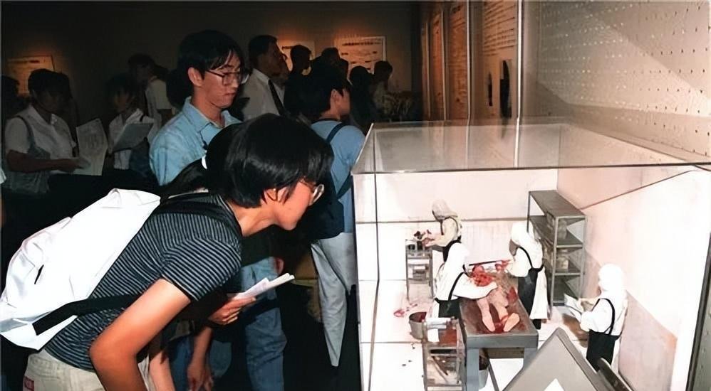 日军731部队医生新井田好奇女性生殖构造,残忍的对一名中国女子进行