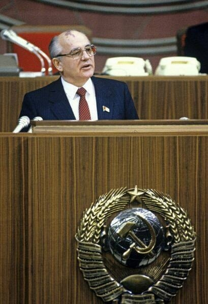 1990年3月15日,米哈伊尔·戈尔巴乔夫当选为苏联第一任总统,后来也是
