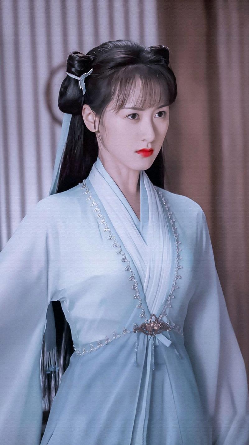 你们喜欢袁冰妍还是白鹿的?我是白鹿.