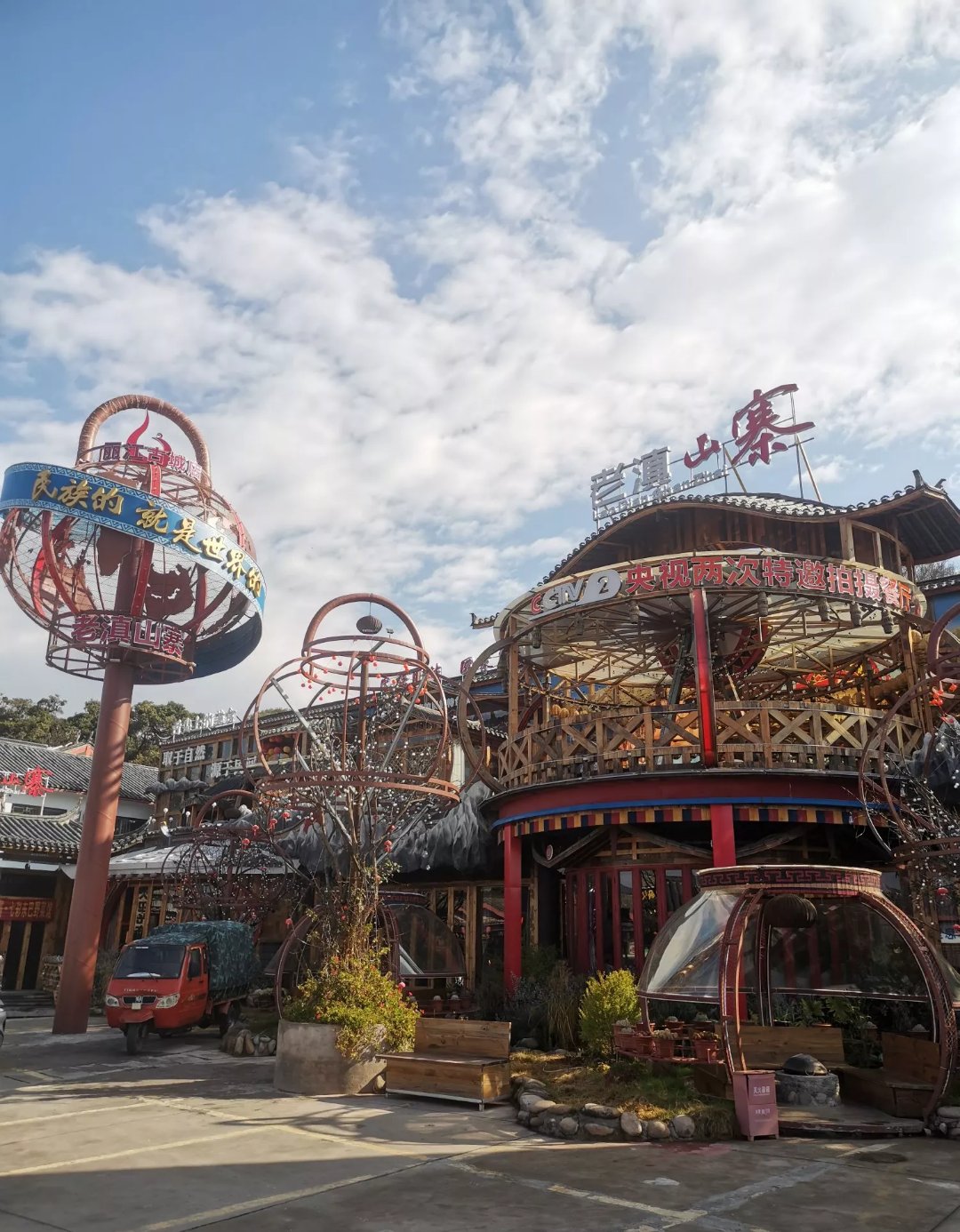 清晨五点,换好腹透液,简单吃了碗米粉后,便与妻子搭乘滴滴前往机场