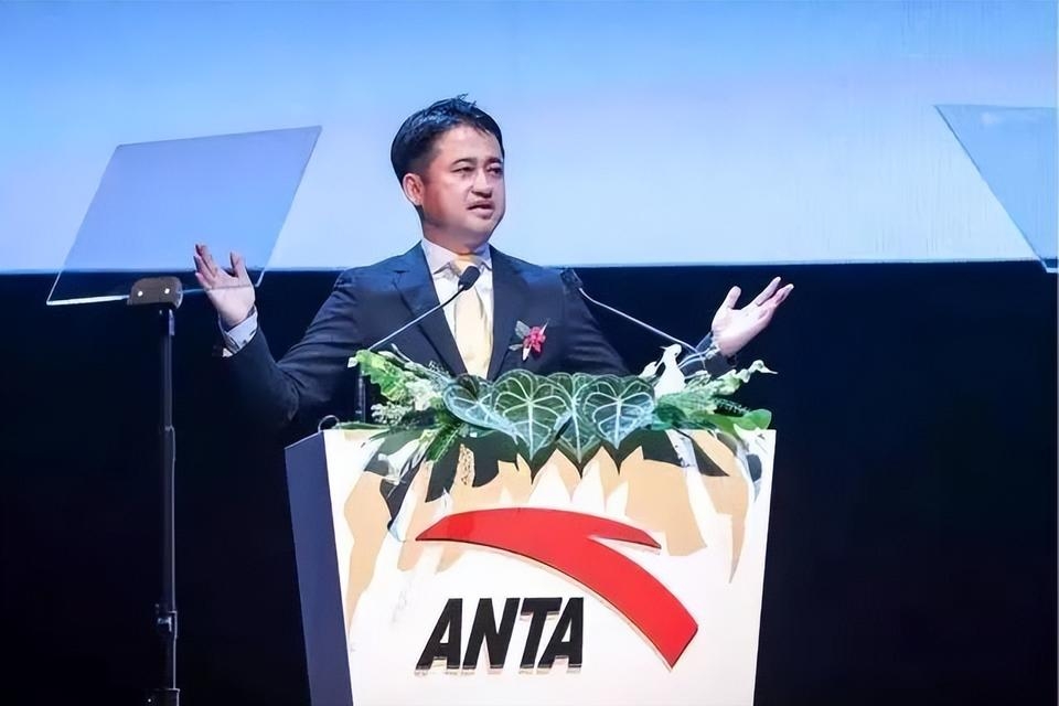 丁世忠,一个从贫困家庭走出的鞋厂继承者,如今已成为中国鞋王.