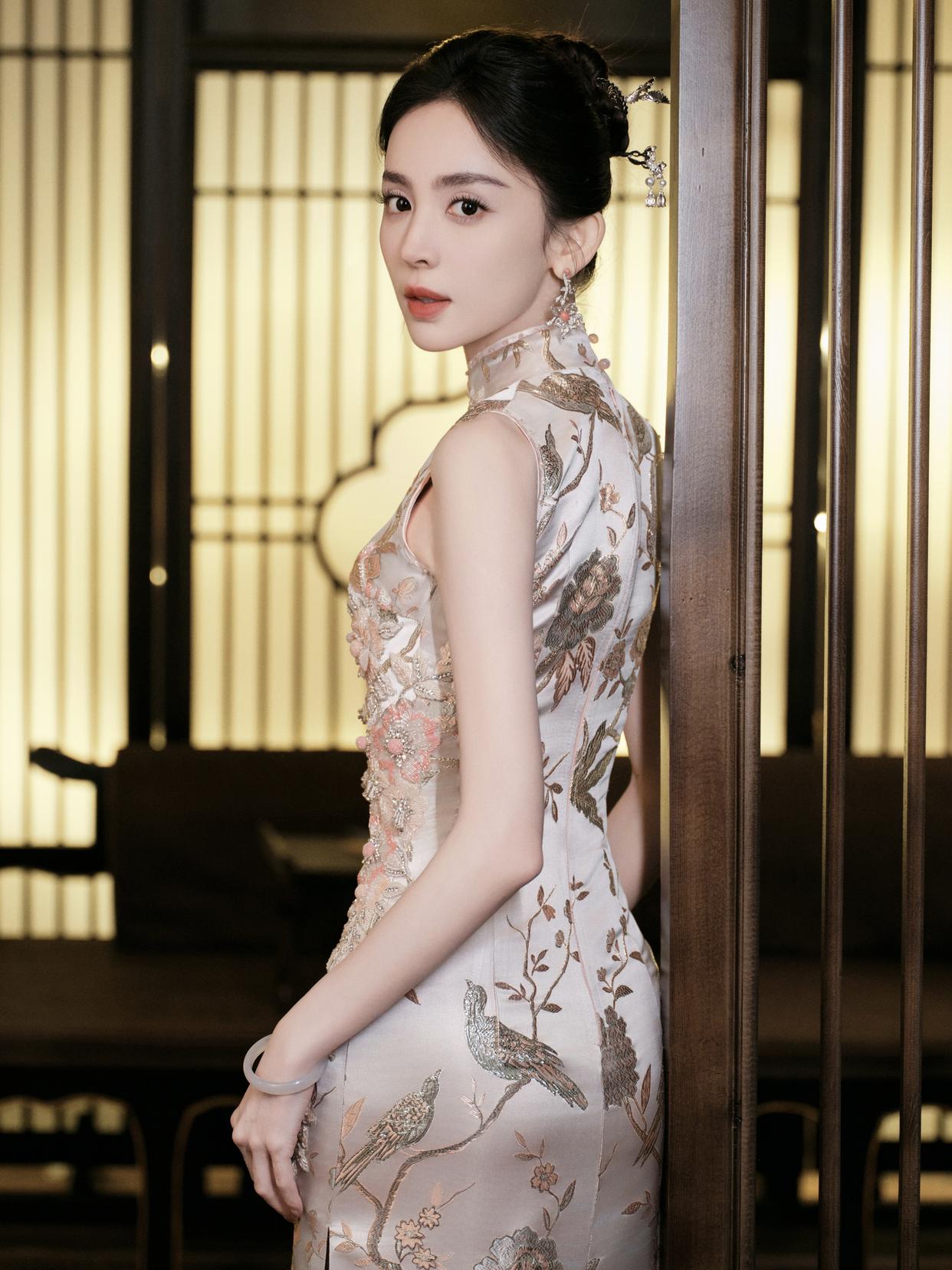 东方韵味,旗袍风华,穿越时空的优雅,当红女星演绎经典时尚.