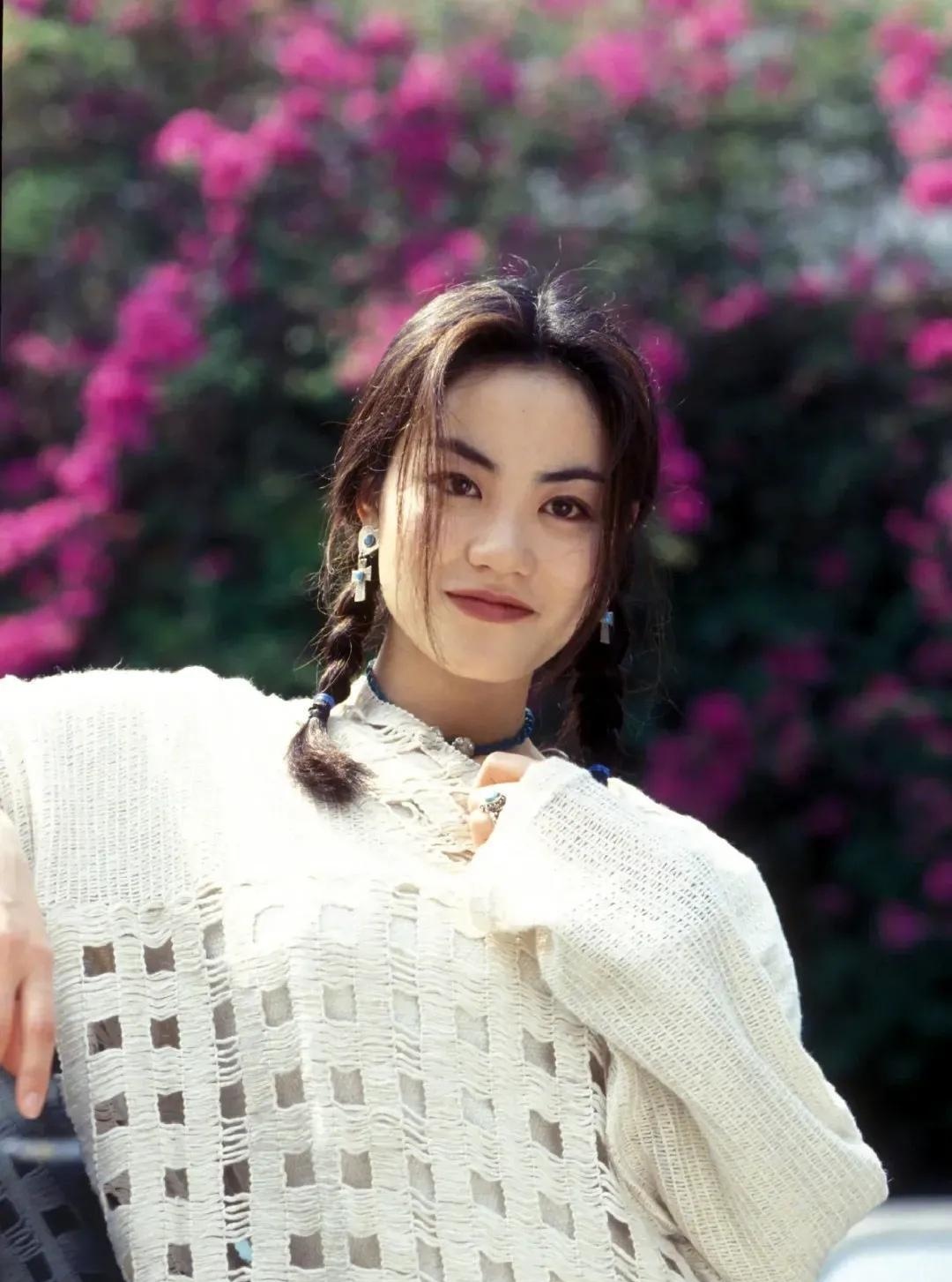 忽然发现年轻时的王菲与林青霞有几分相似都属于大美女级别