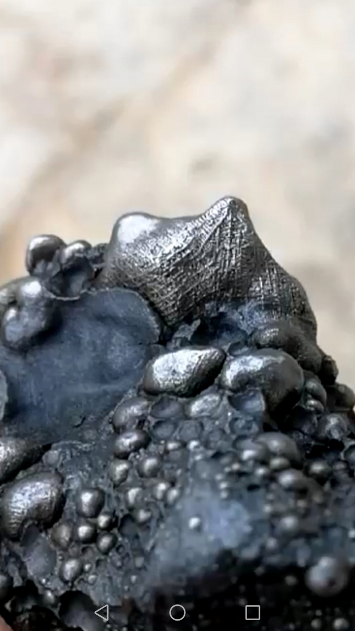 自带金属花纹的石头