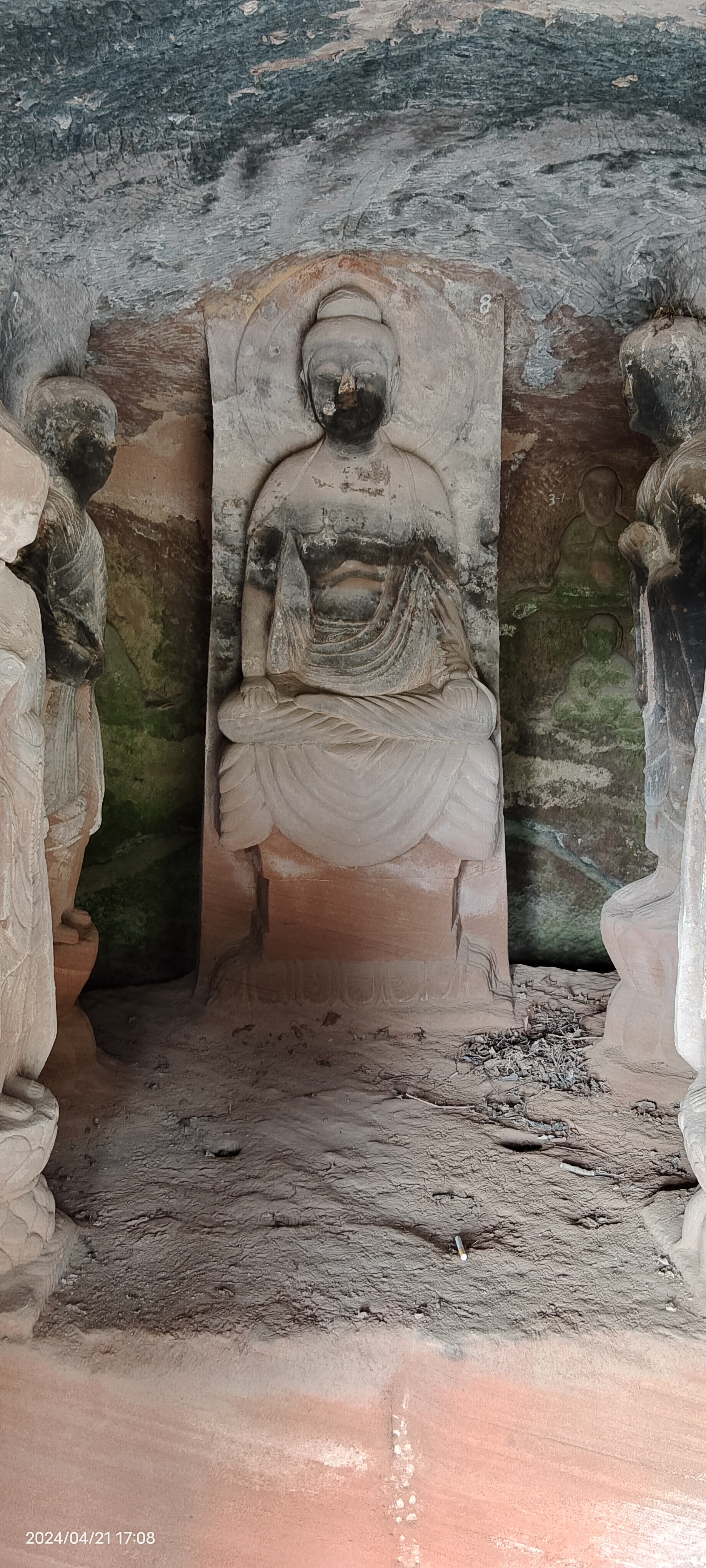 石泓寺石窟,又称川子河石窟,位于陕西省延安市富县直罗镇川子河北岸