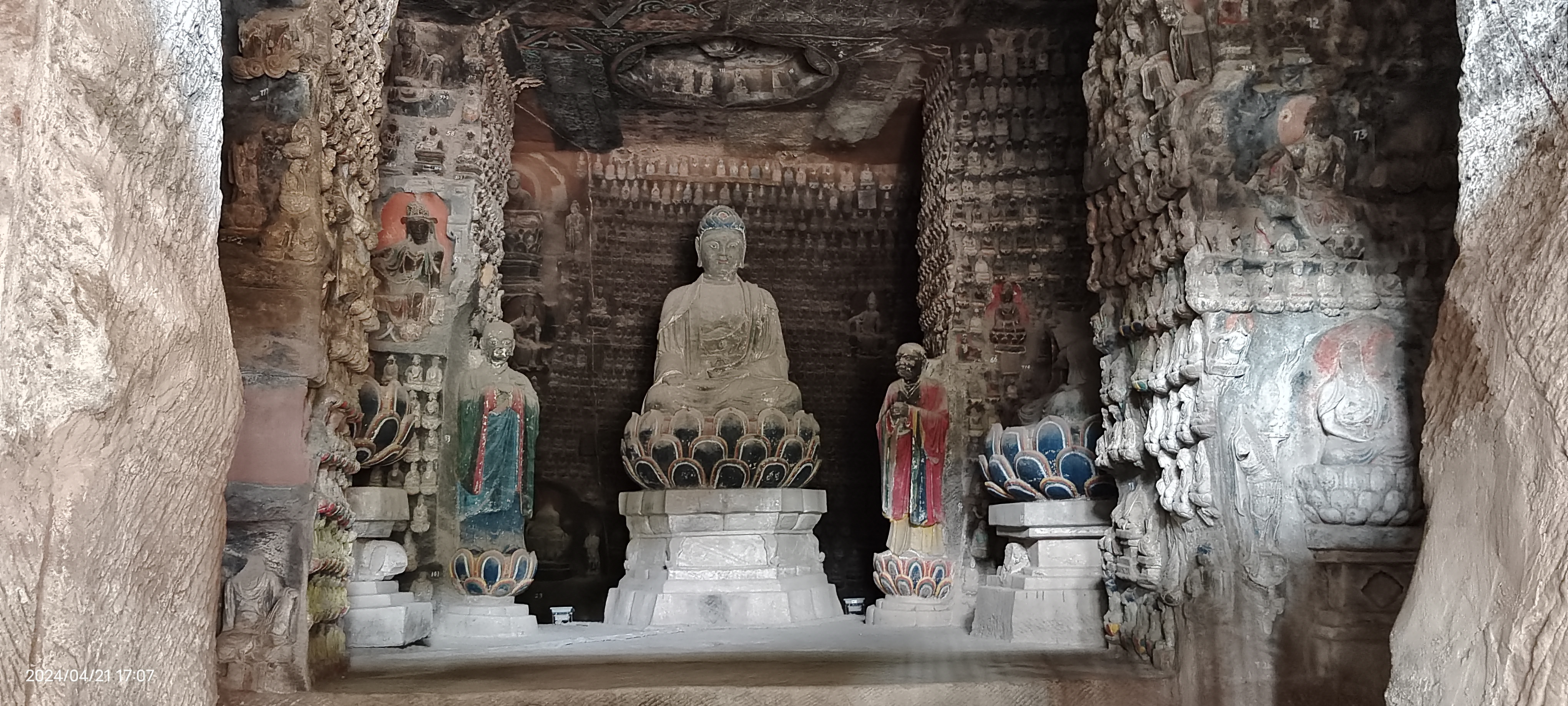 石泓寺石窟,又称川子河石窟,位于陕西省延安市富县直罗镇川子河北岸