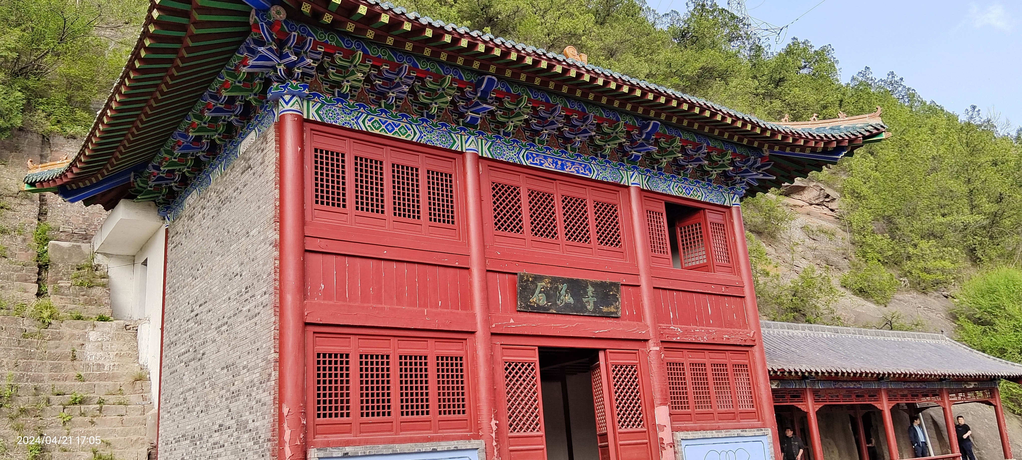 石泓寺石窟,又称川子河石窟,位于陕西省延安市富县直罗镇川子河北岸