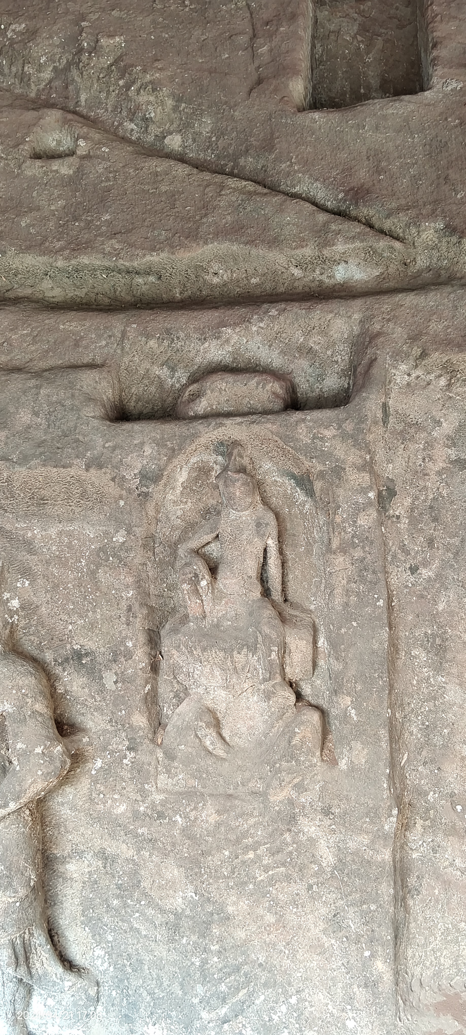 石泓寺石窟,又称川子河石窟,位于陕西省延安市富县直罗镇川子河北岸