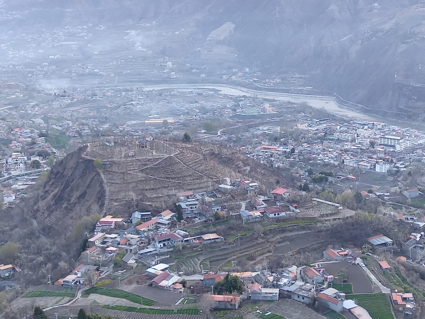 金川神仙包,梨花大道景区,山上的梨花还没有开,有点可惜