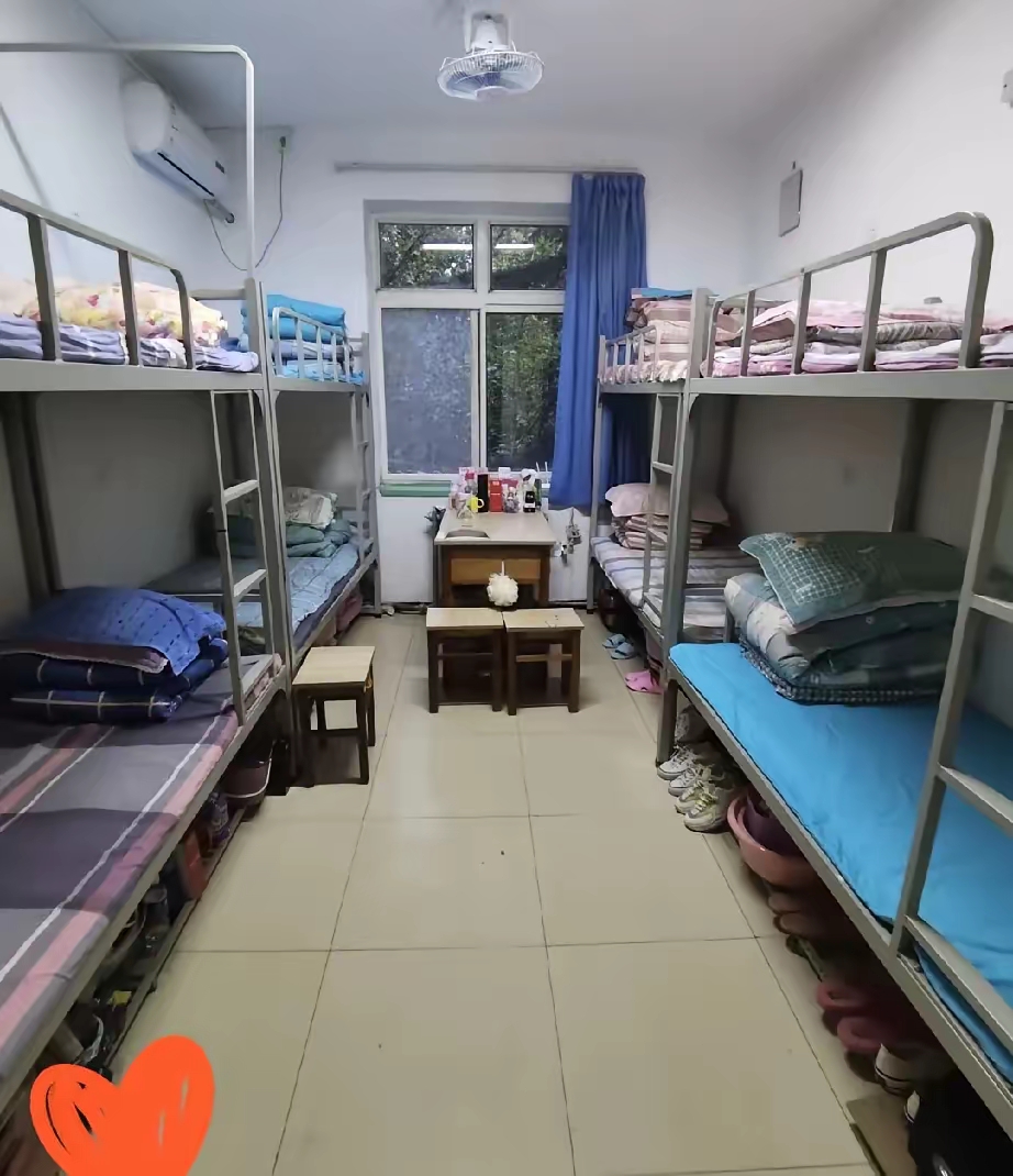 家人们!闺女上大学又喊涨生活费,从1000提到1800还嫌少