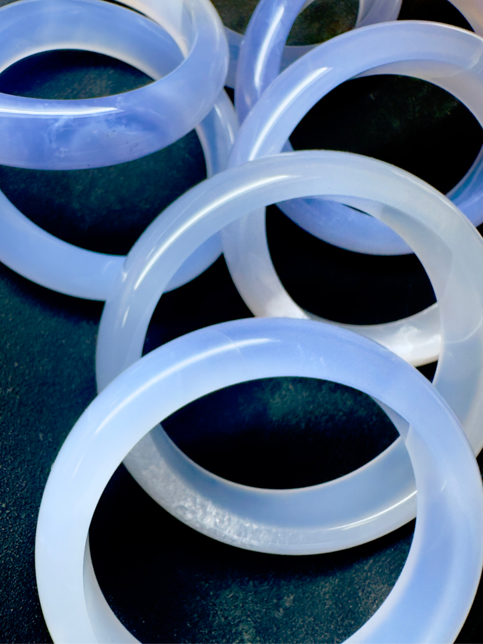 高冰蓝玉髓手镯,圈口可选,欢迎选购