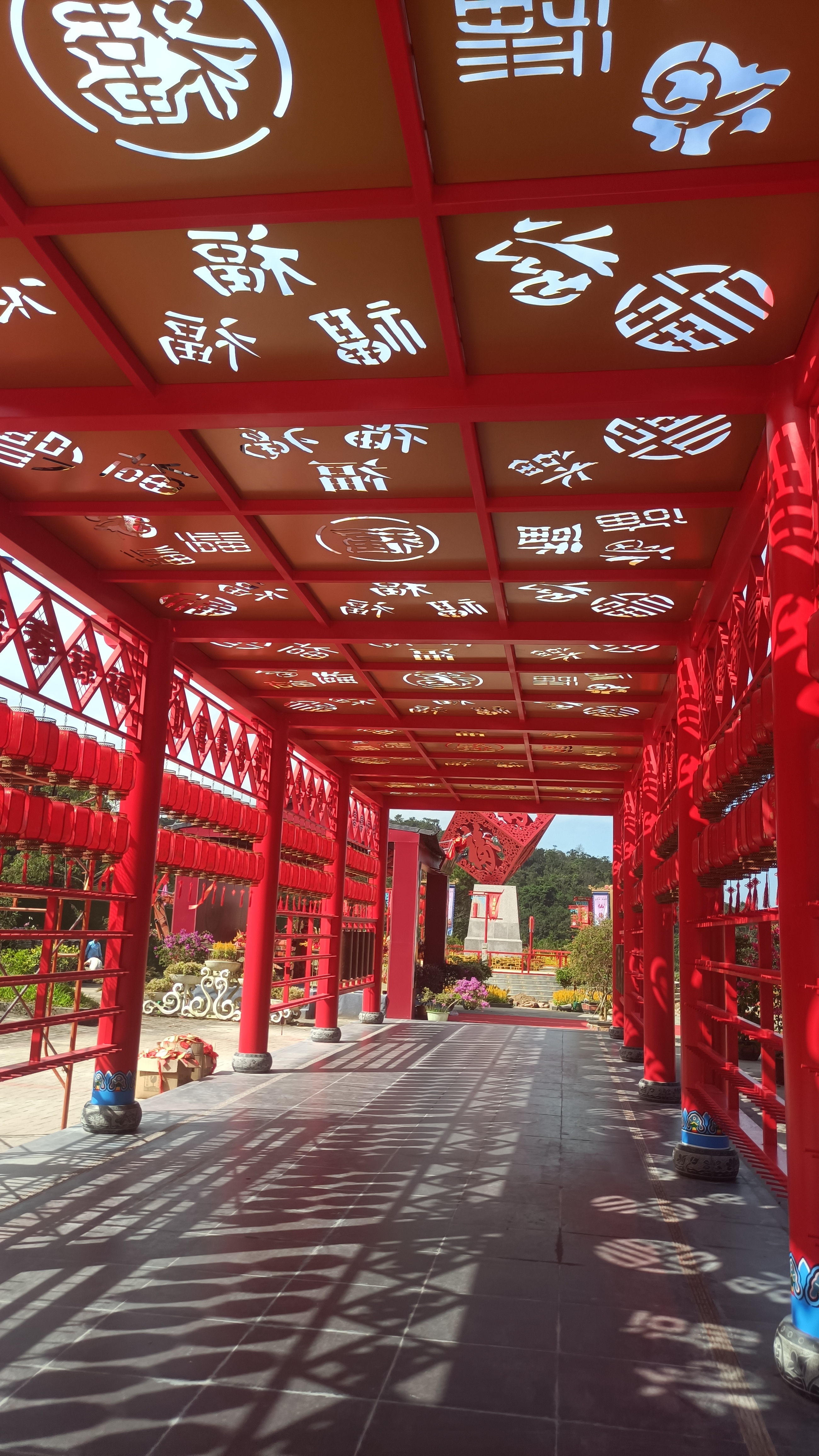 当我置身于这座红色的长廊,仿佛穿越到了古代.