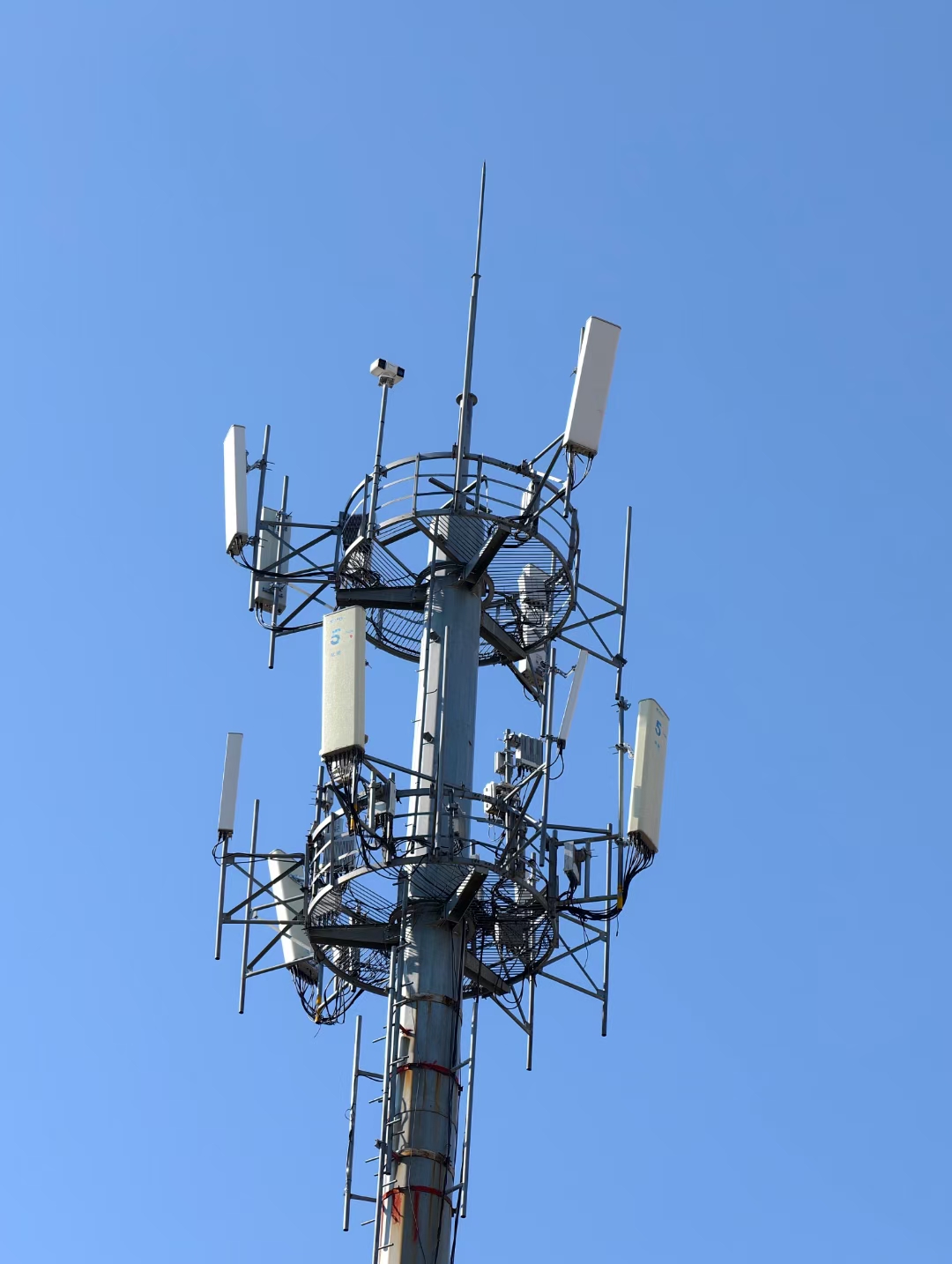 重庆铁塔护航环湖马拉松通信保障助力赛事圆满成功CQ9电子(图1)