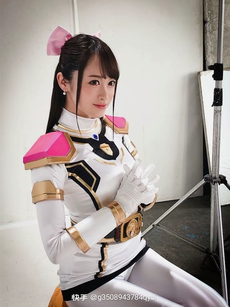 骑神战队白衣女战士