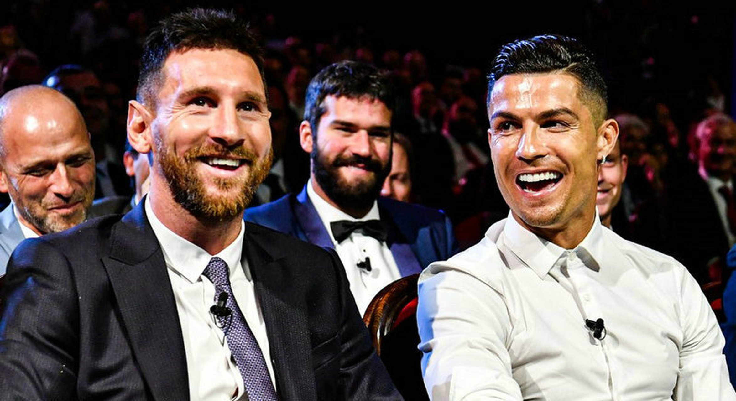 道歉视频属中国特供,央视用c罗内涵梅西!