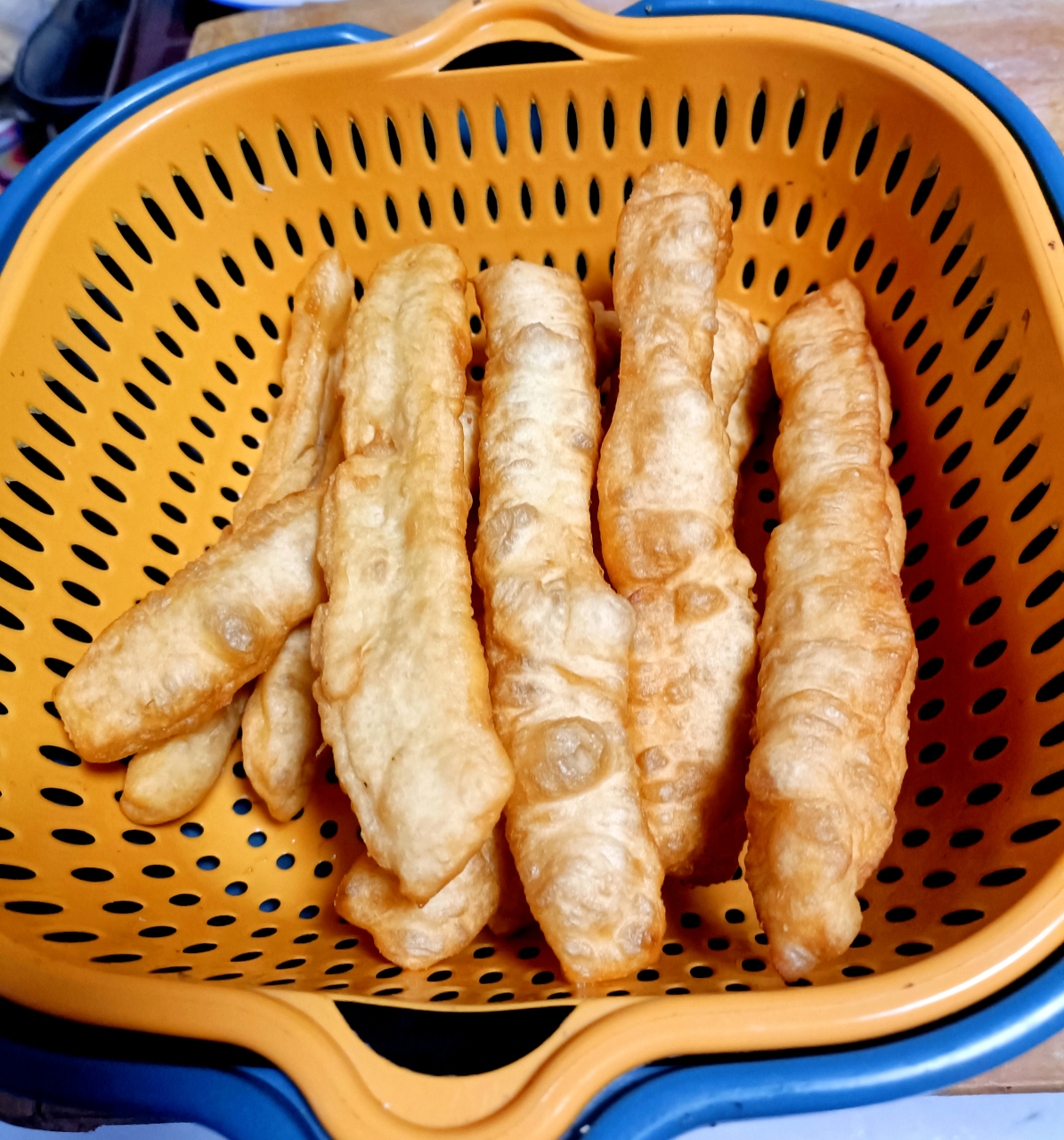 用油条自发粉炸的油条,不是很成功,味道还不错的.