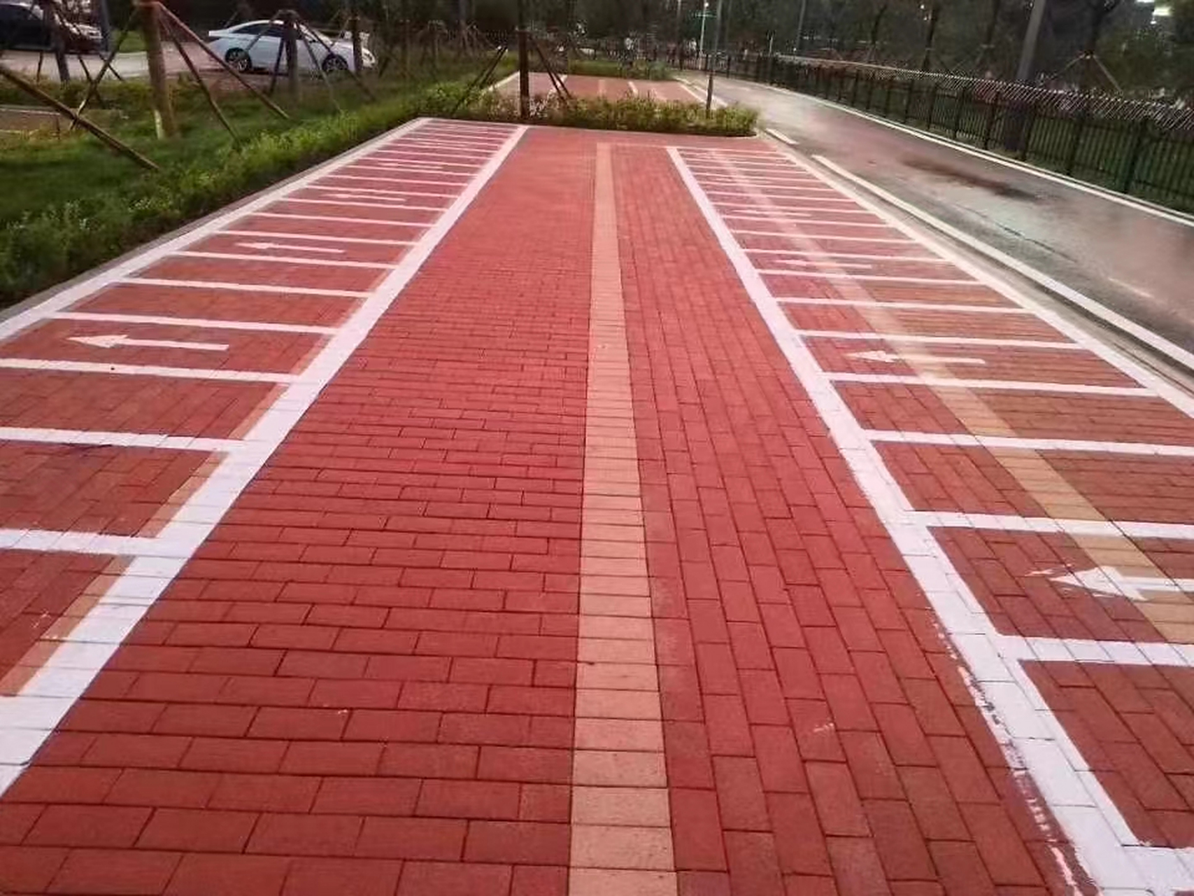 各种颜色规格人行步道板植草砖路边石流水槽等