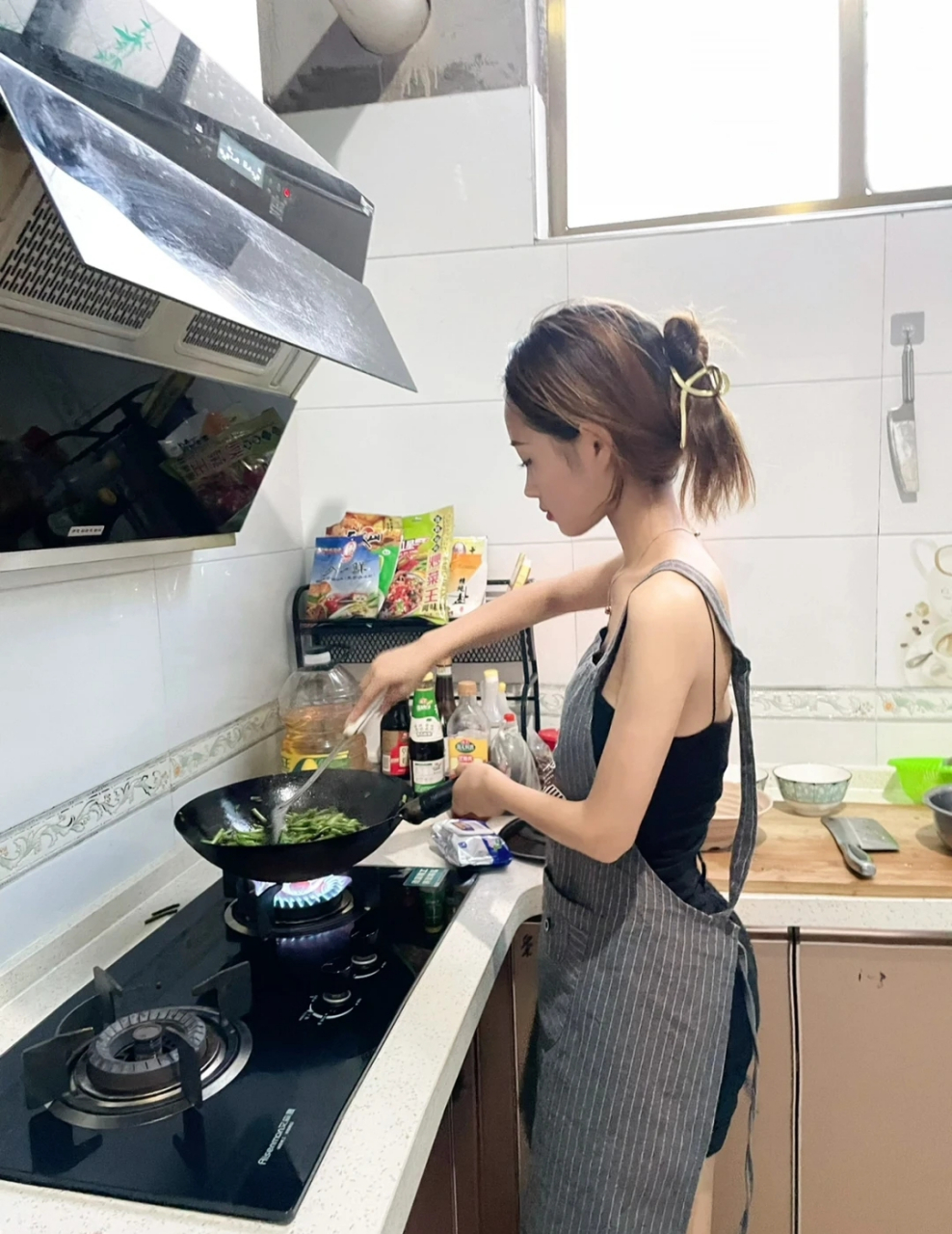 想着宝子在厨房做饭的场景,我就想提前下班回家.