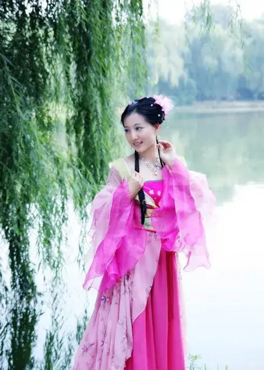 《诗经·大雅·旱麓》  瞻彼旱麓,榛楛济济. 岂弟君子,干禄岂弟.