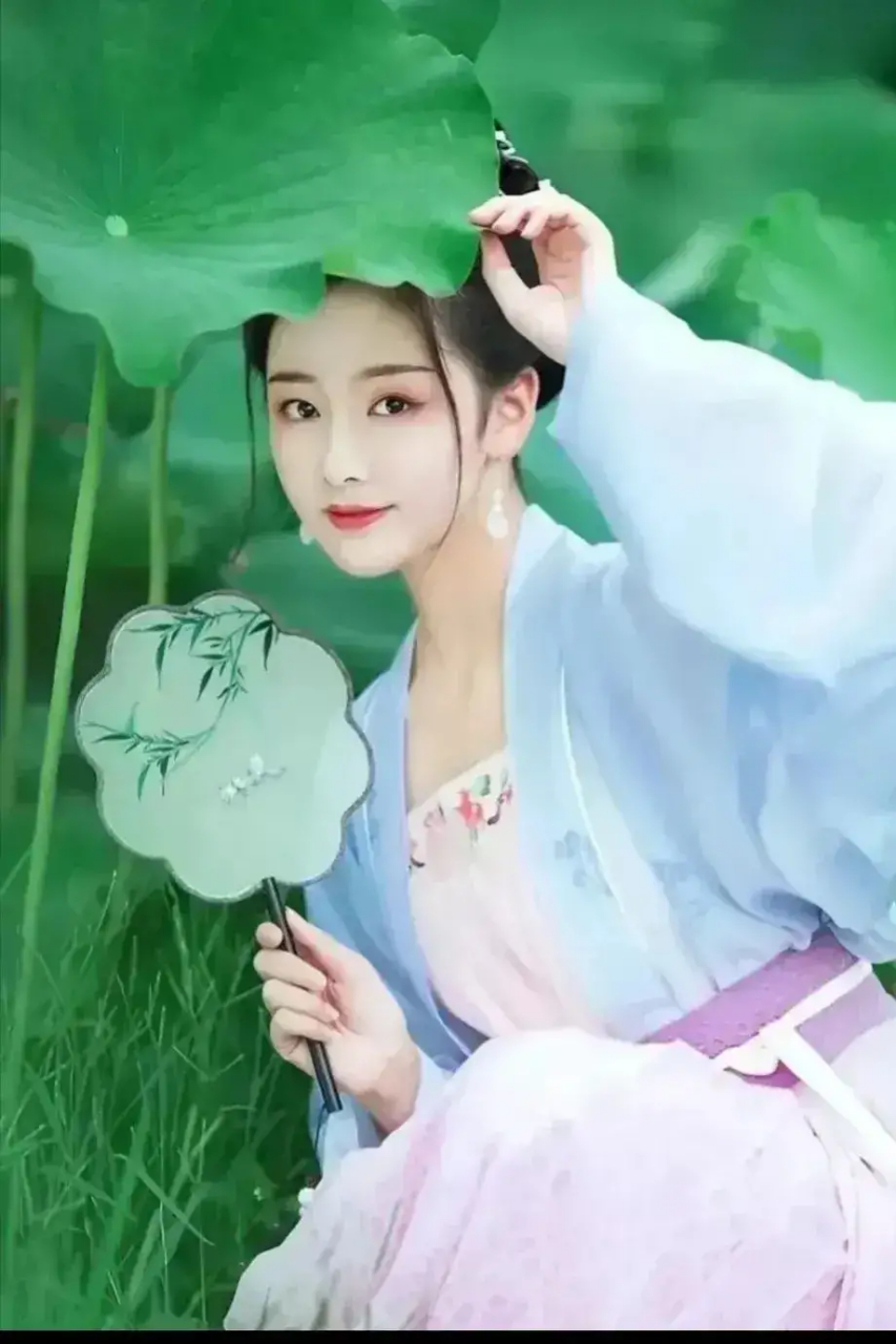 《诗经·小雅·桑扈》  交交桑扈,有莺其羽. 君子乐胥,受天之祜.