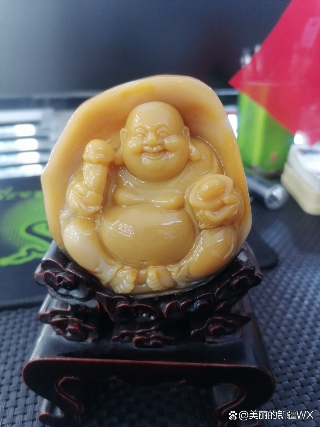新疆天然沙漠漆大师雕刻佛.
