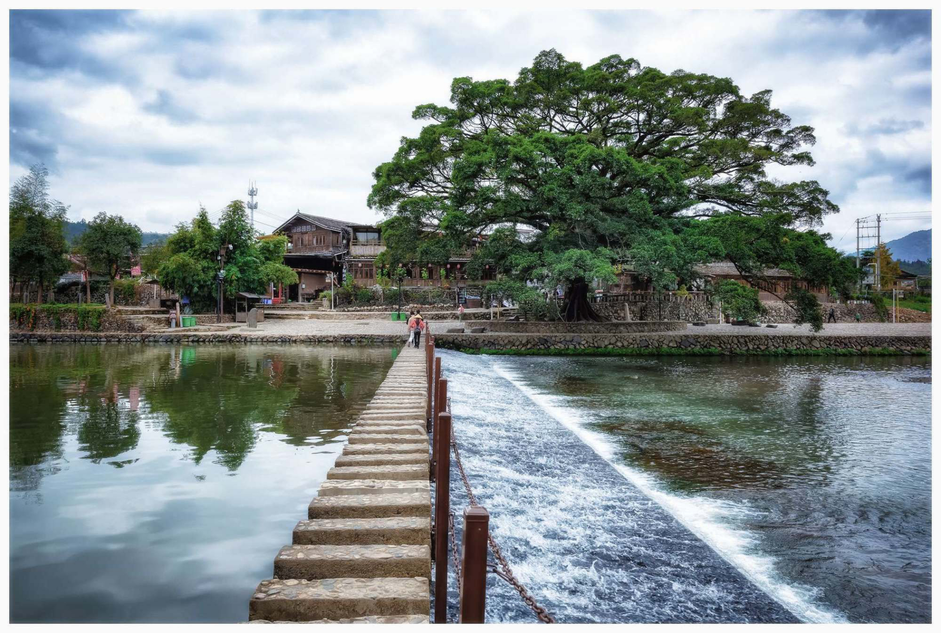 云水谣古镇位于福建省南靖县土楼风景旅游区,是闽南闻名遐迩的一个秀