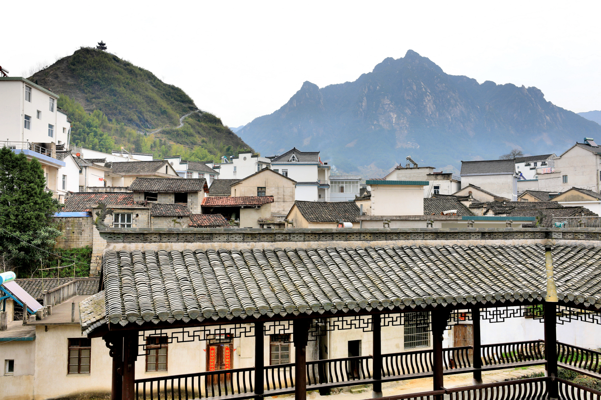 英雄的家乡—— 家朋古镇地处安徽省绩溪县东北隅,距县城42公里,介于