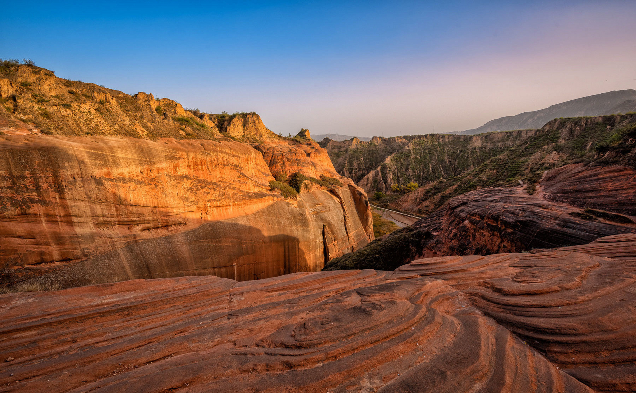 靖边波浪谷位于陕西靖边县东南22公里处.