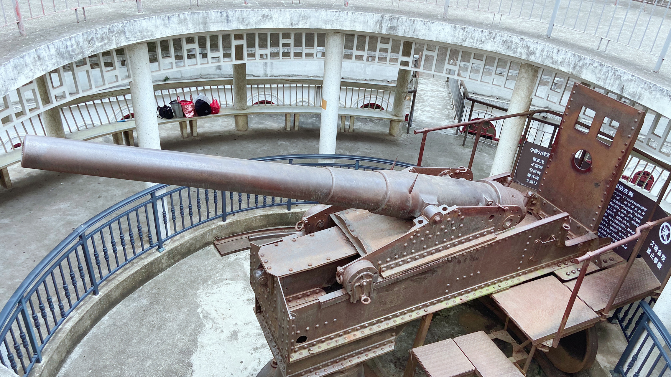 南宁市人民公园望仙坡的镇宁炮台为什么无法转向北面开炮.