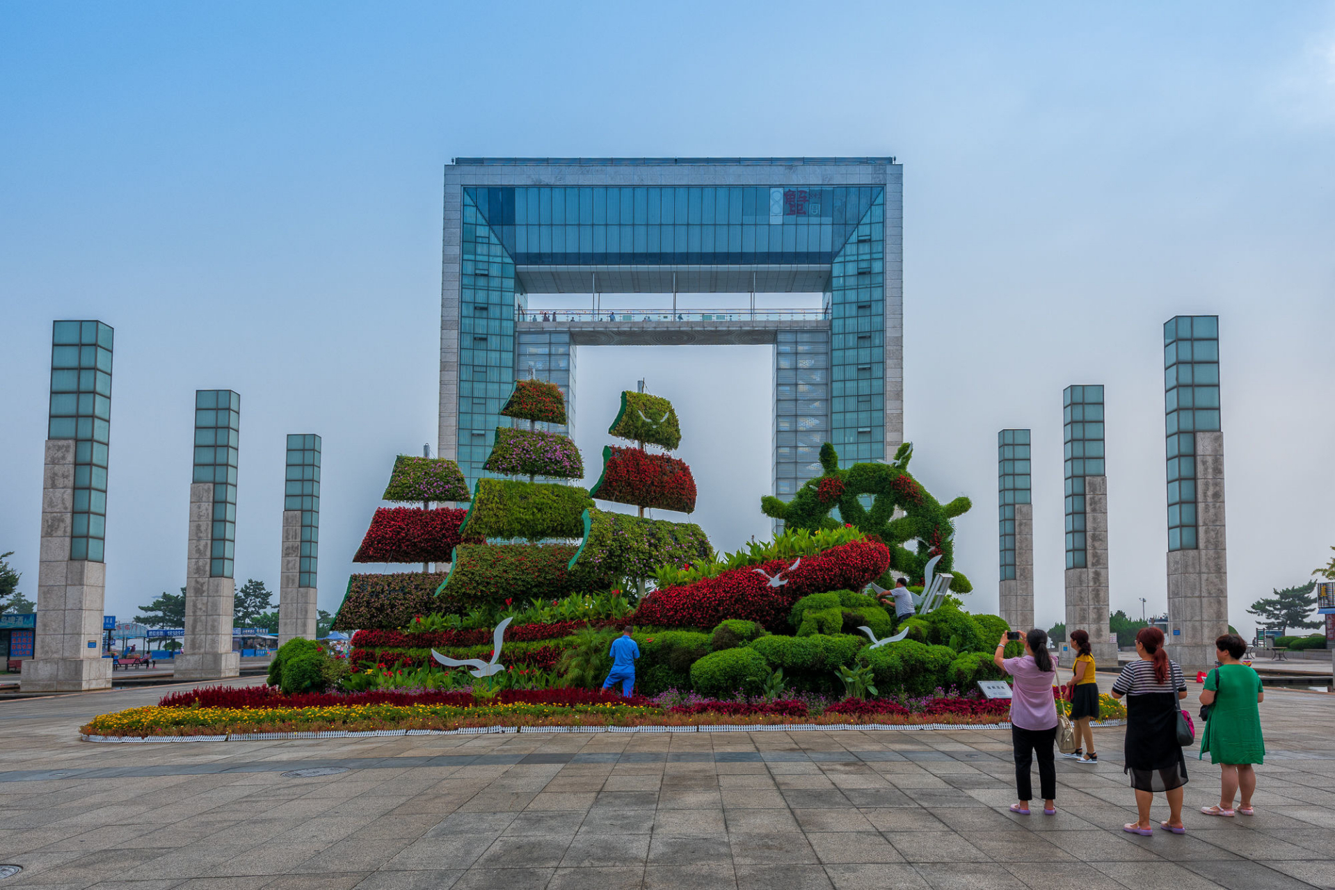 《幸福门》威海幸福公园,当你来到这里的时候,首先映入眼帘的就是当地
