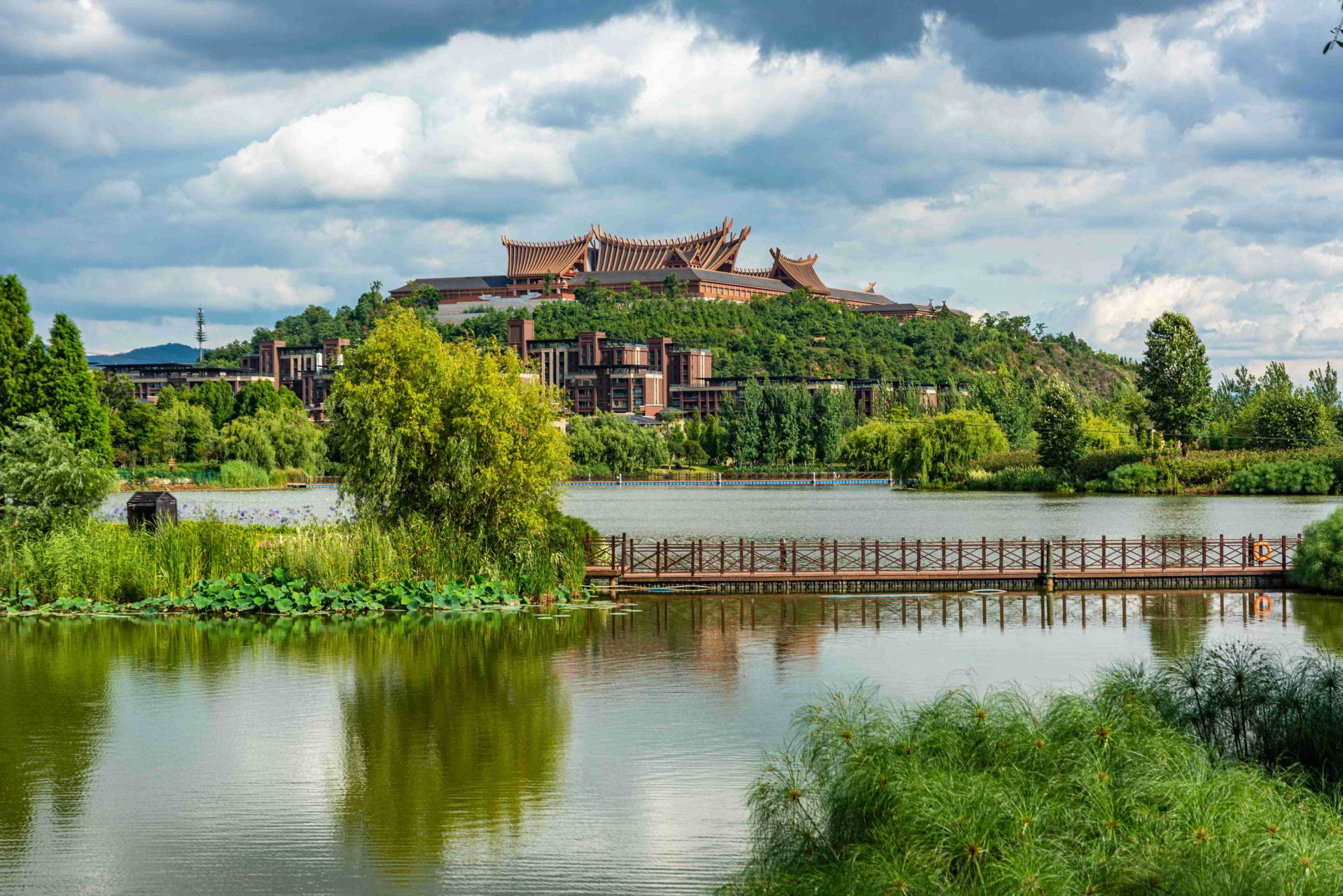 湿地公园  随着云南昆明滇池的深度环境治理,看到了不少报道古滇名城