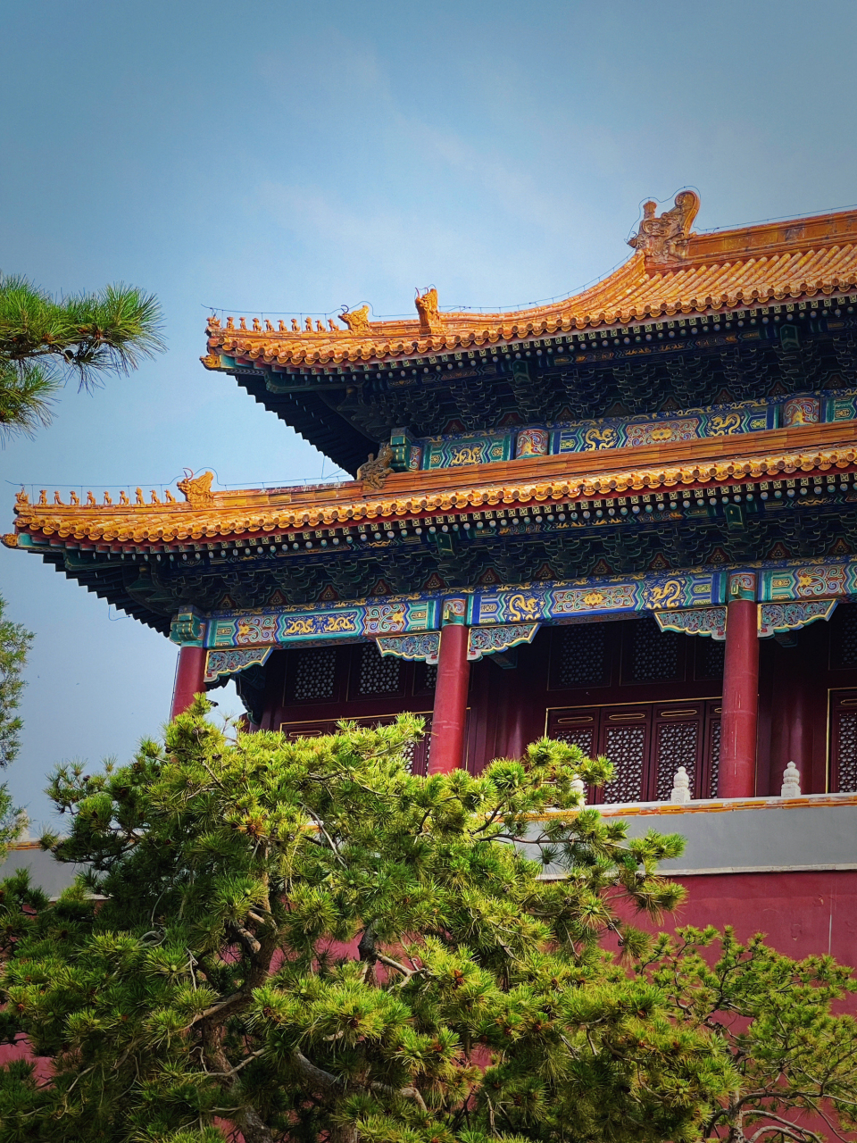 北京故宫是中国明清两代的皇家宫殿,旧称紫禁城,位于北京中轴线的中心