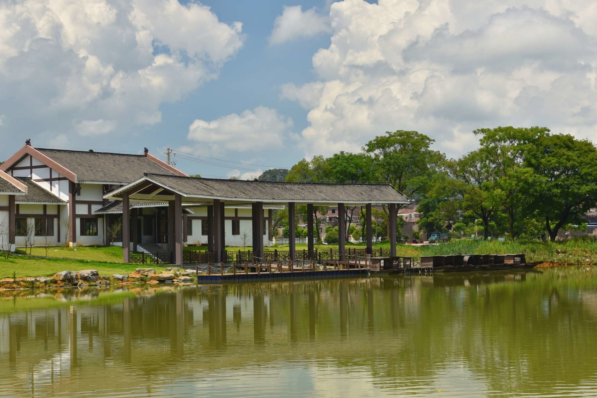 贺州十里画廊景区位于广西钟山县城西北18公里,距贺州30公里,是以