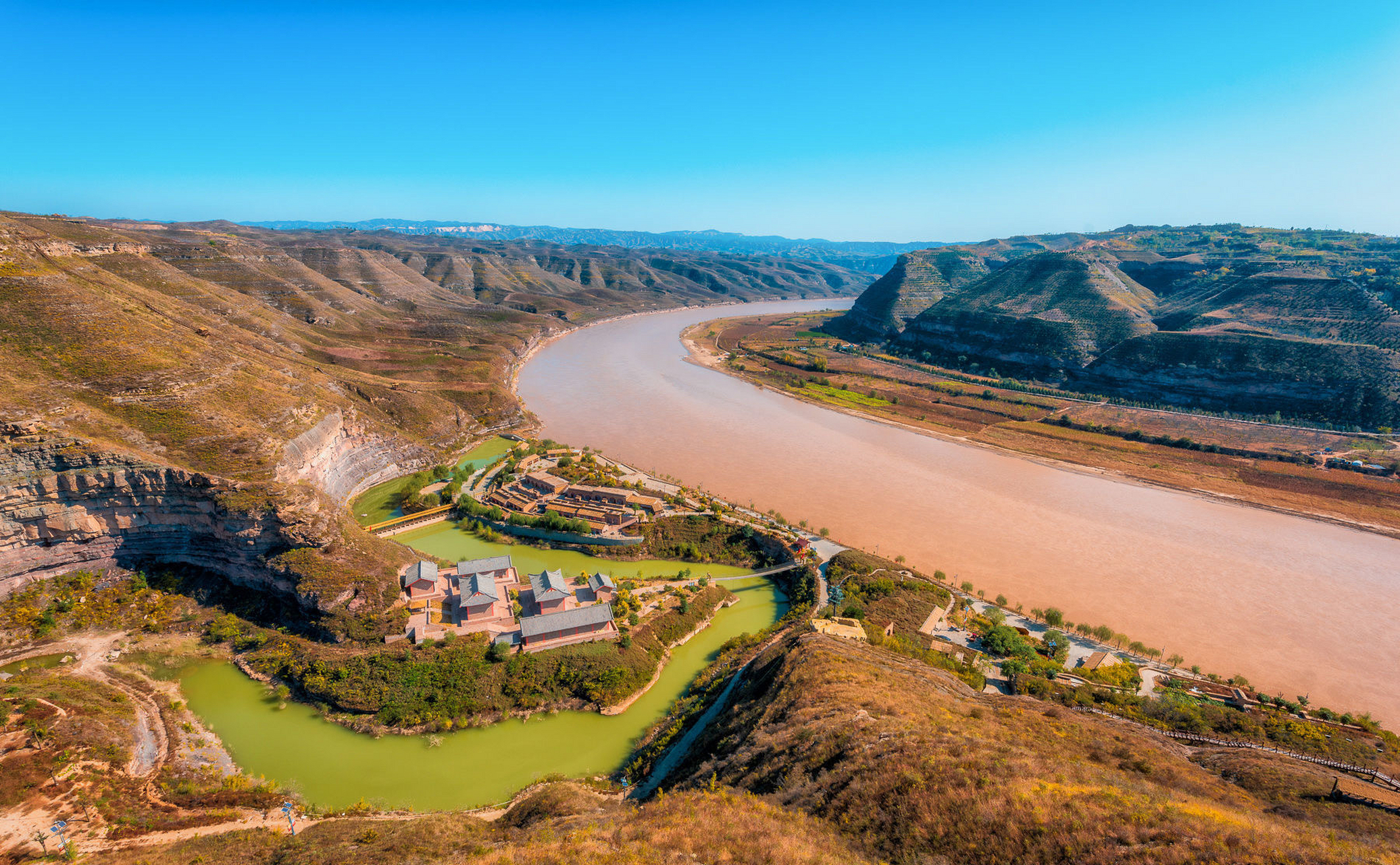 清水湾,是黄河流经延川境内的第五个弯道,为乾坤湾景区的精华景点之一
