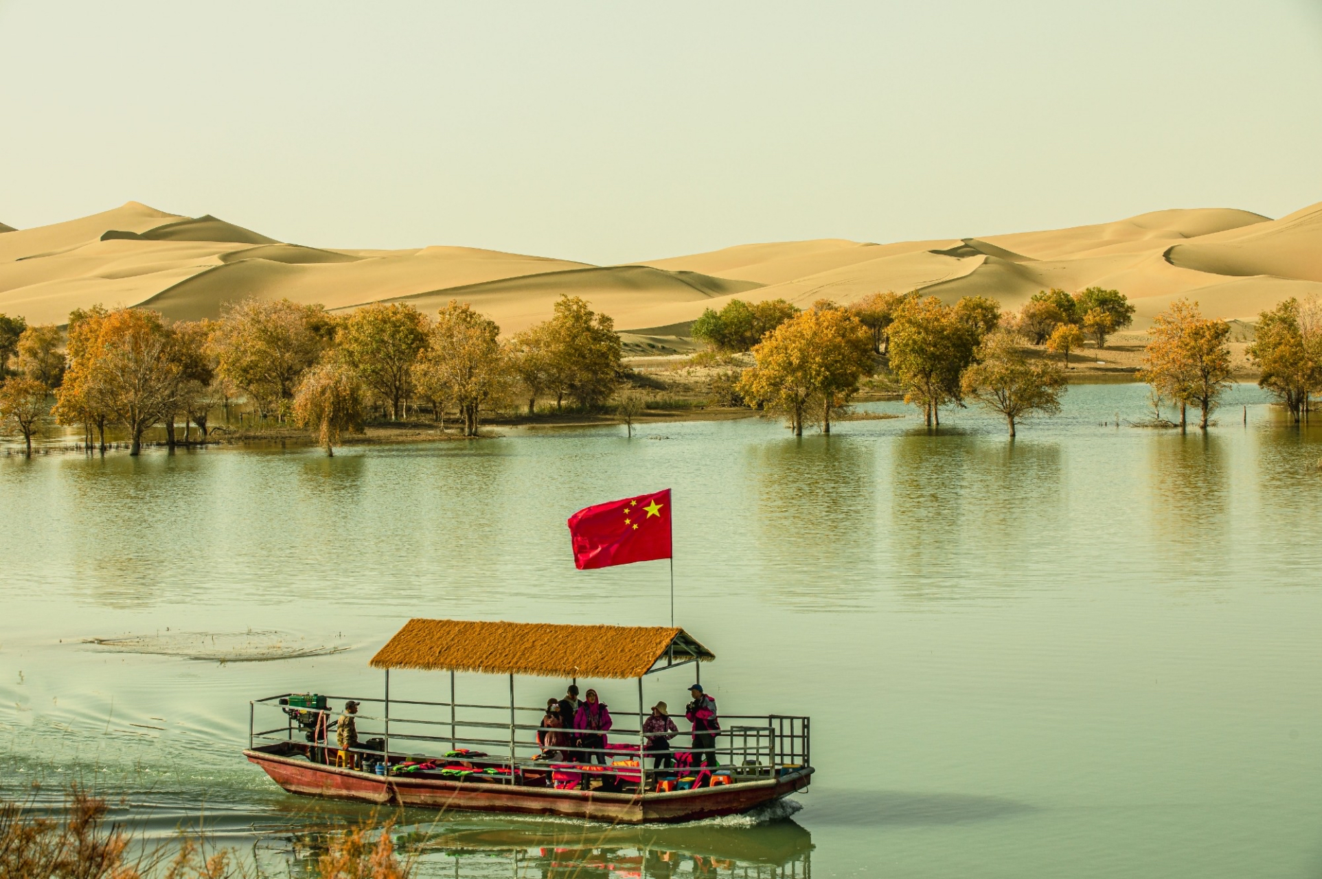 秋日的尉犁县三十三团葫芦岛之行,放眼望去尽是绚丽斑斓的色彩,金色