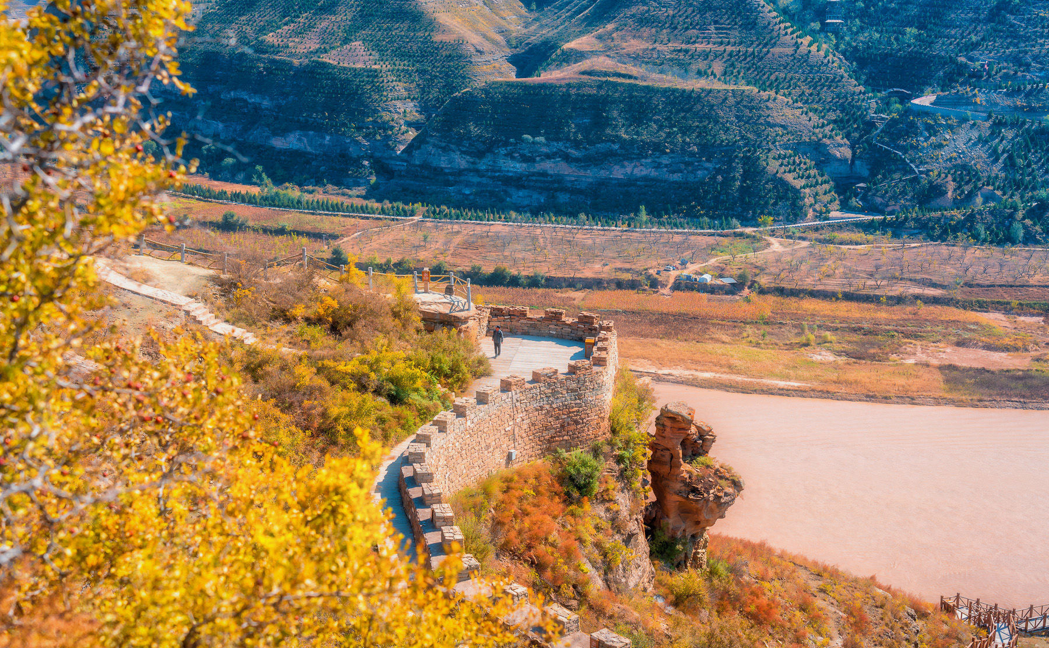 清水湾,是黄河流经延川境内的第五个弯道,为乾坤湾景区的精华景点之一