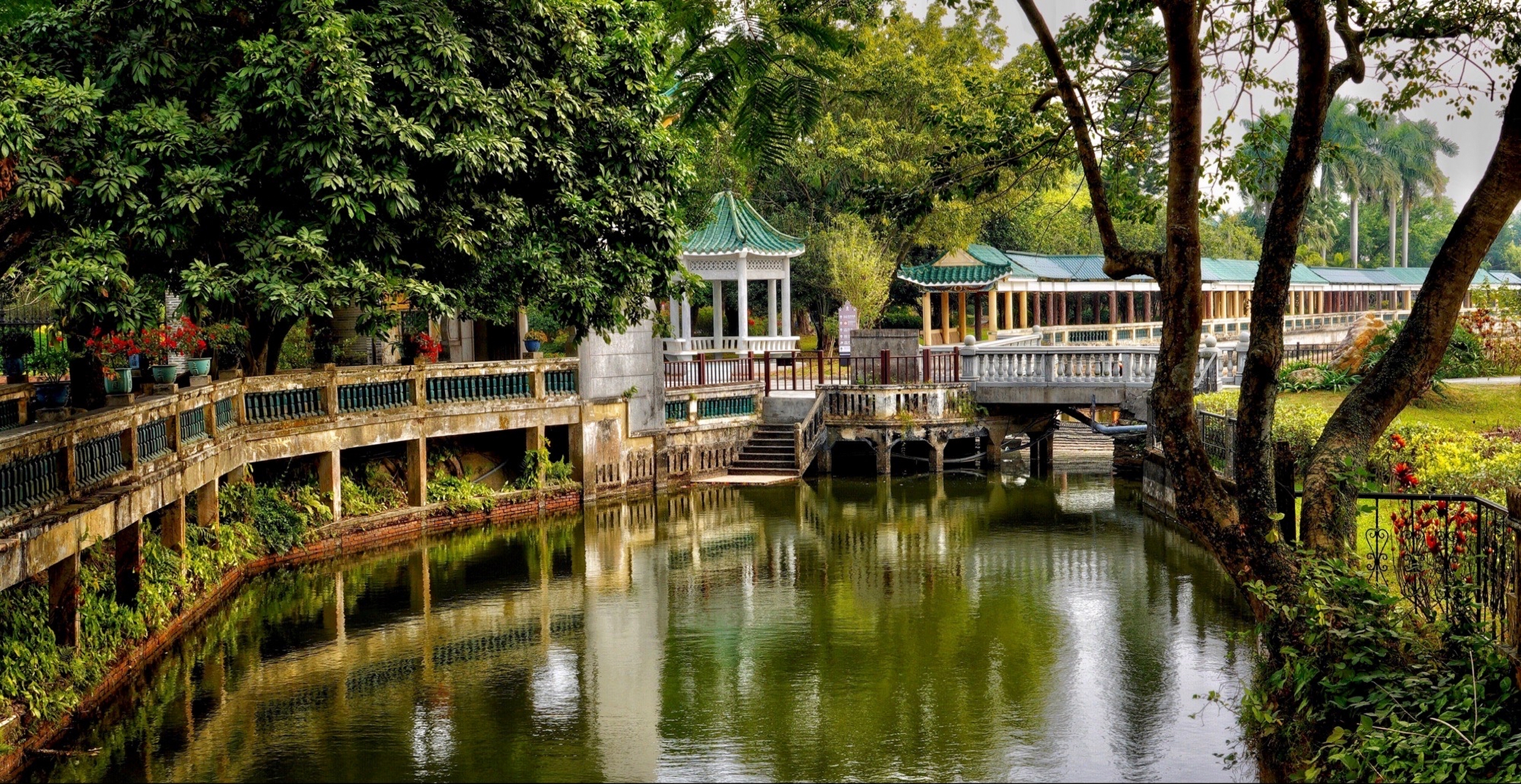 广东融合中西之立园 立园位于广东省江门市开平塘口镇赓华村,是塘口镇