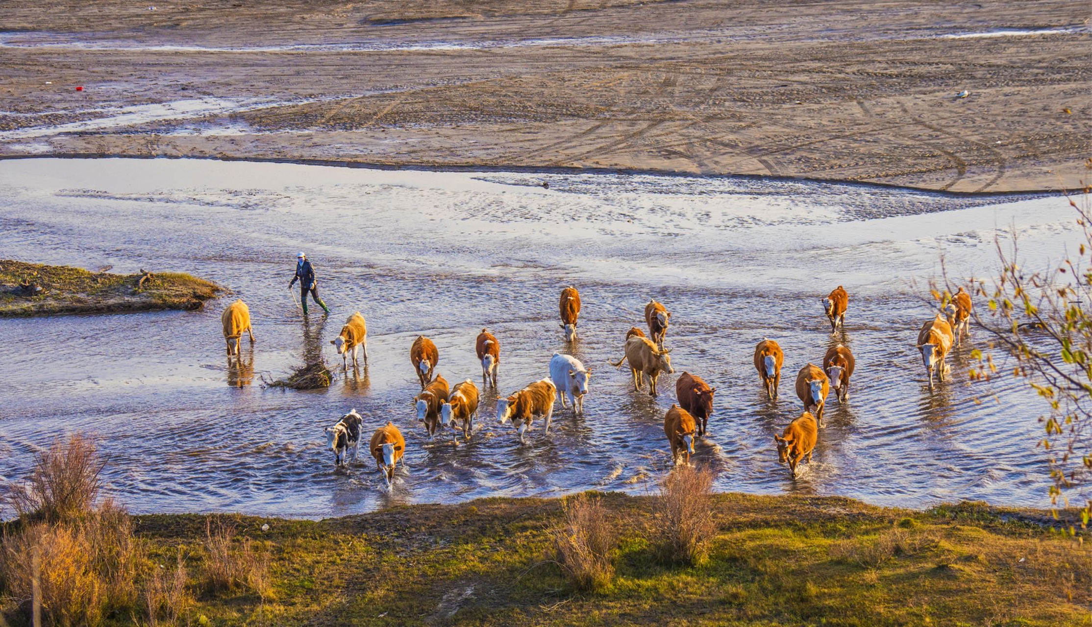 天太永村坐落在西拉木伦河的源头萨岭河畔,几年前这里还是个交通闭塞