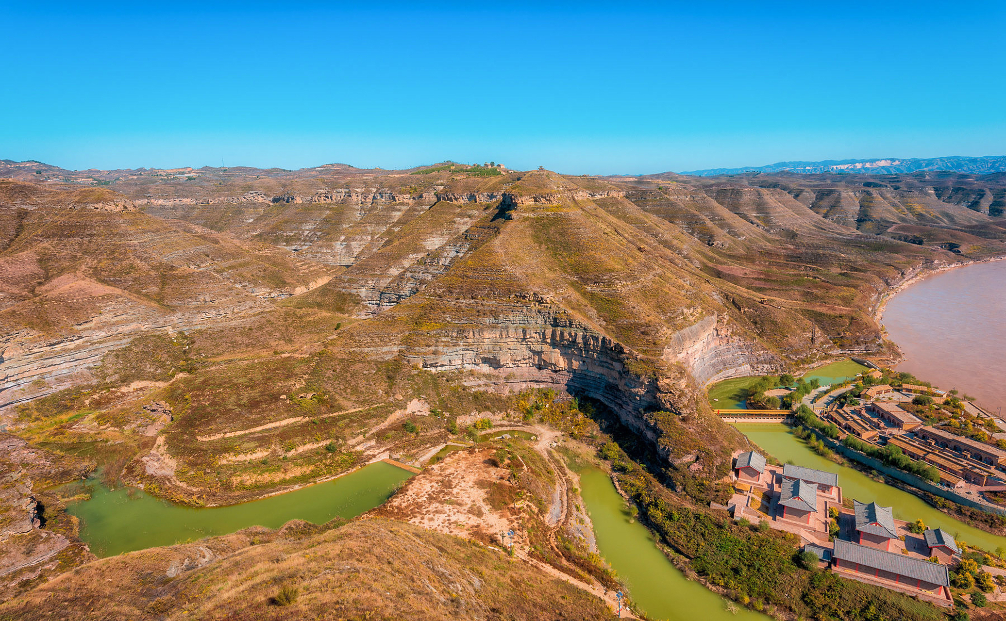 清水湾,是黄河流经延川境内的第五个弯道,为乾坤湾景区的精华景点之一