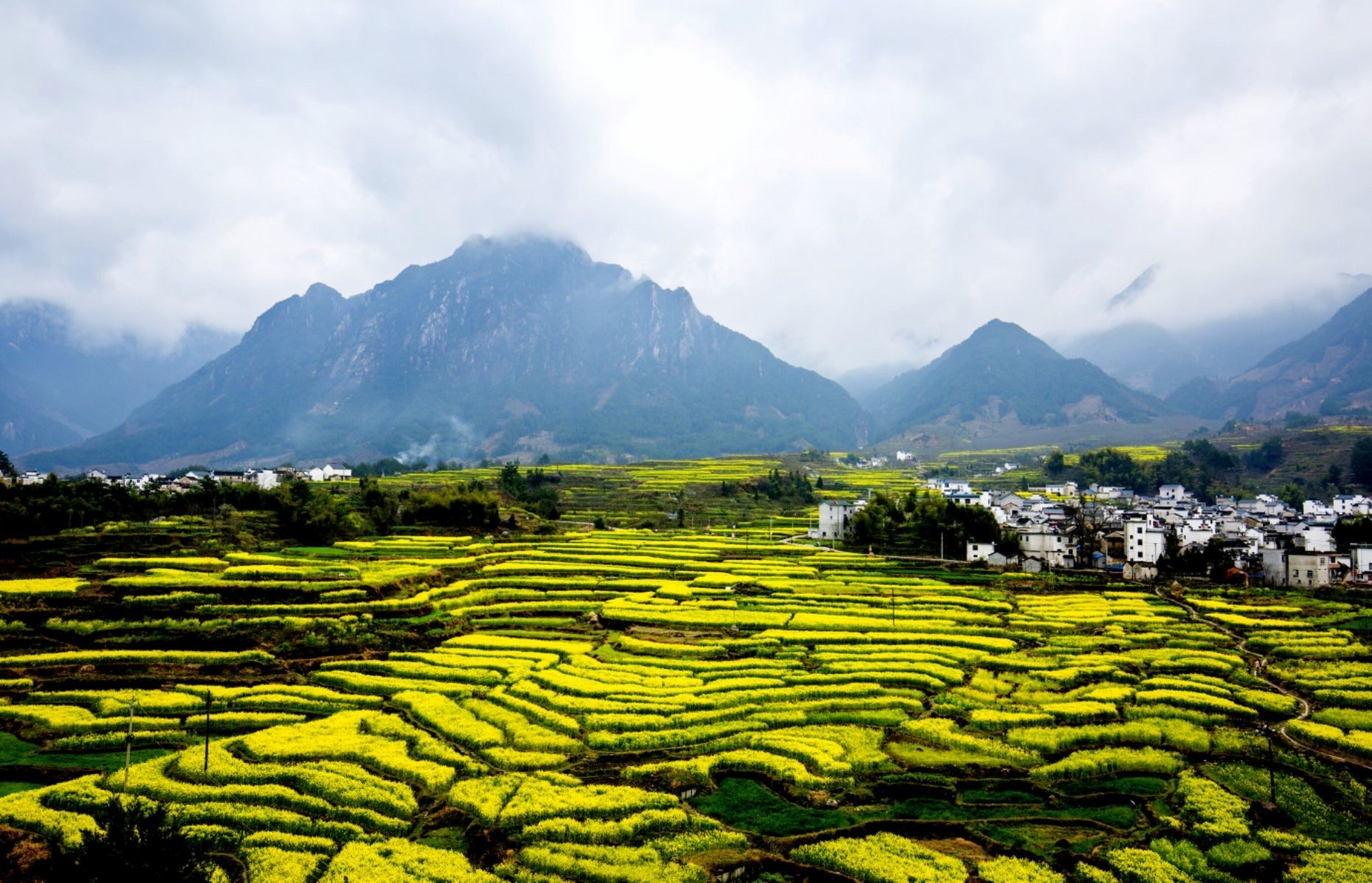 石潭村,位于中国历史文化名城歙县南部,坐落于美丽的昌源河之滨,属