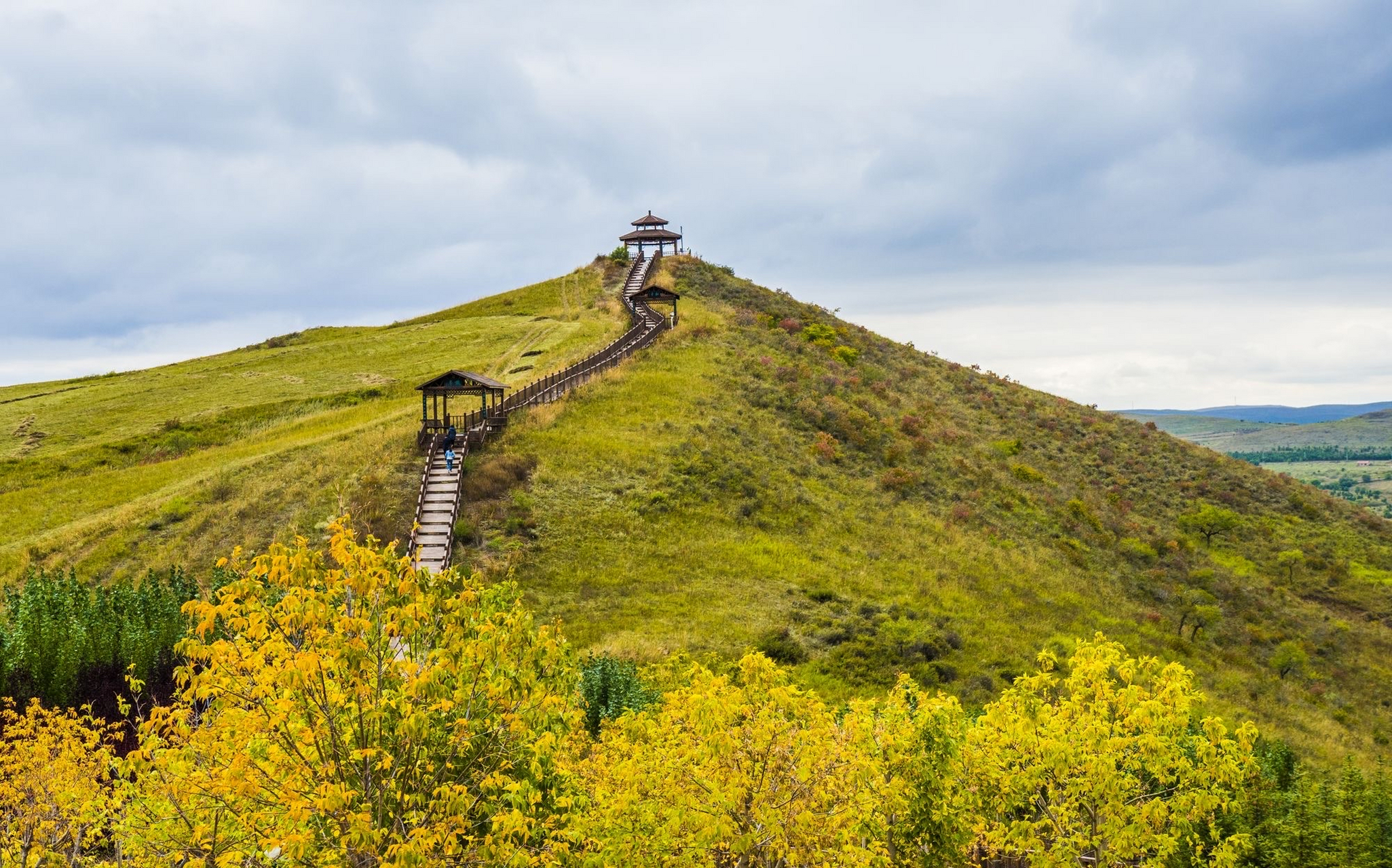 多伦湖位于多伦县滦源镇境内,距县城16公里.