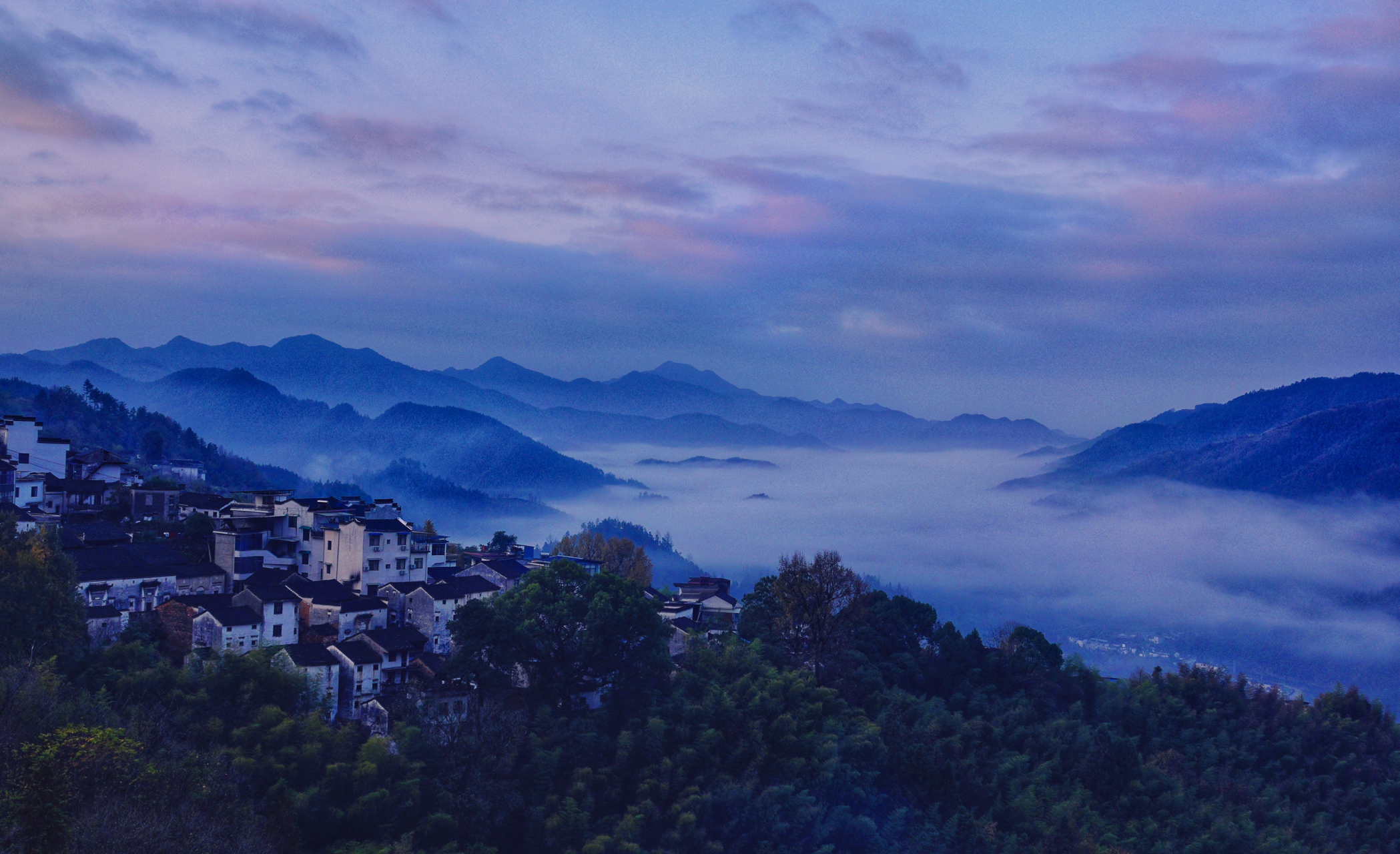 皖南行攝,坡山村的清晨雲海 坡山村,位於安徽黃山市歙縣.