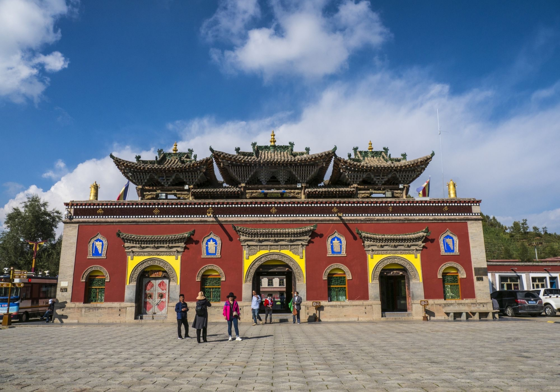 塔尔寺是中国藏传佛教格鲁派(黄教)六大寺院之一,也是青海省首屈一指
