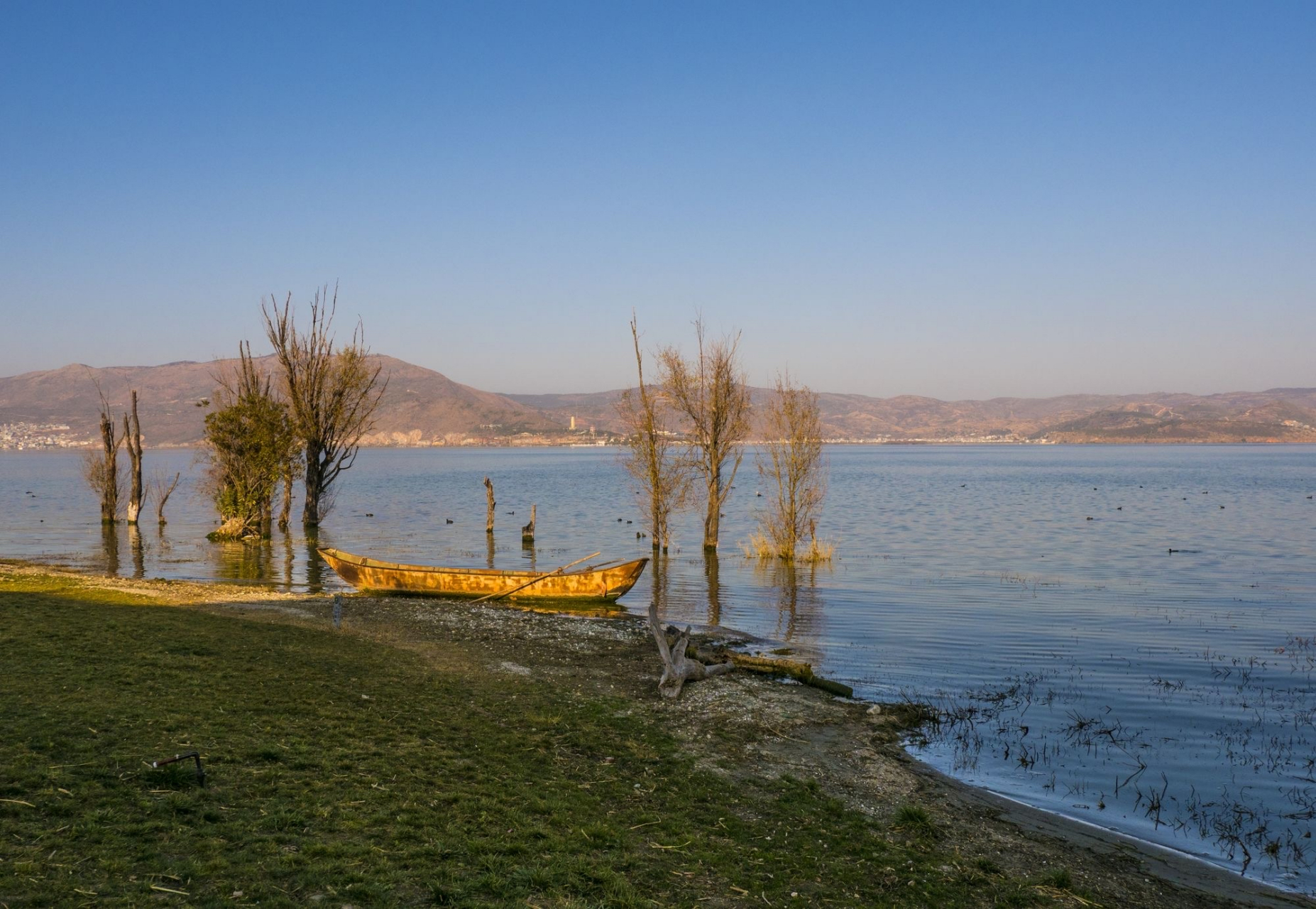 龙龛古渡   大理洱海边上,有一个美丽而又神奇的地方,那就是龙龛码头.