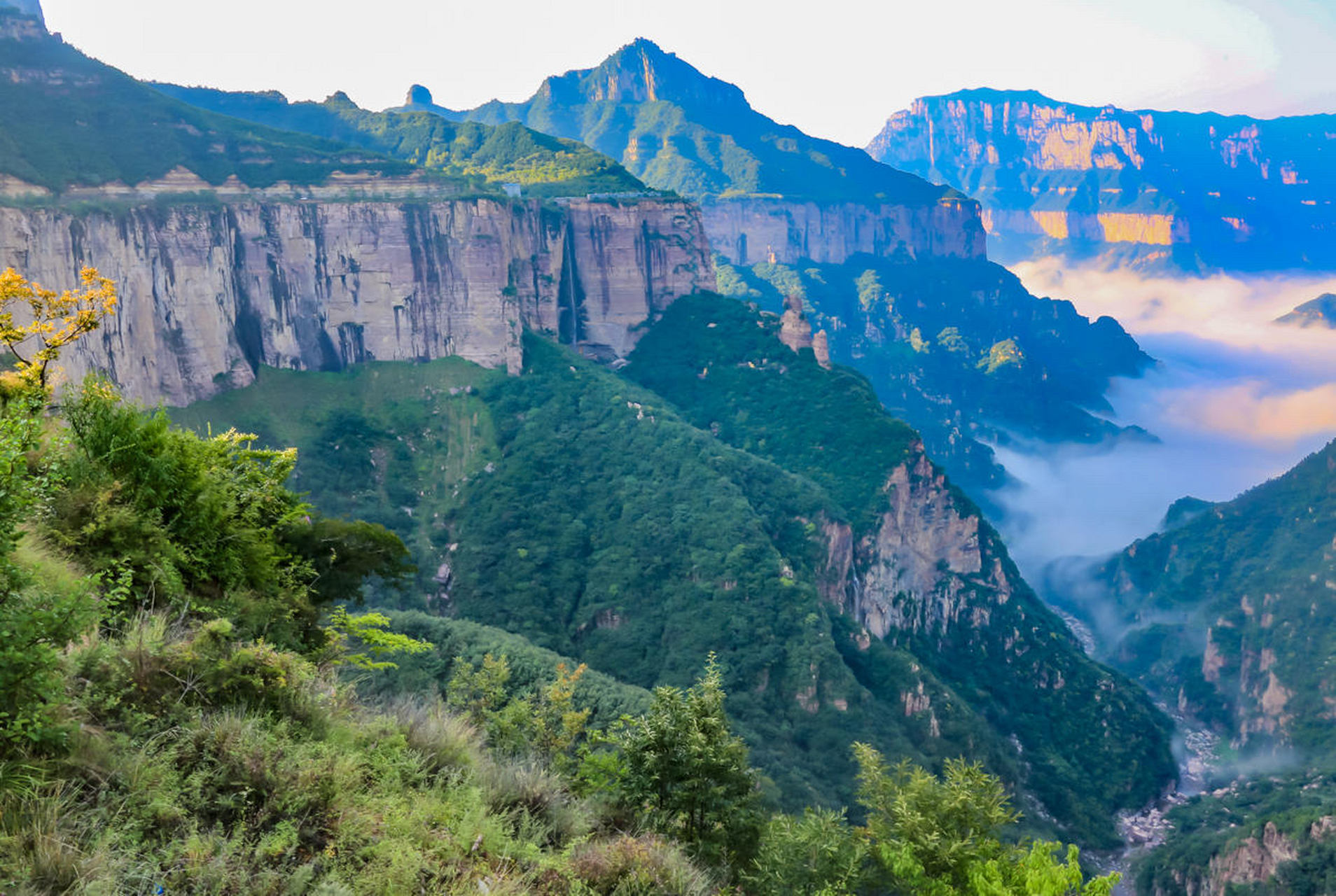 辉县红岩大峡谷图片