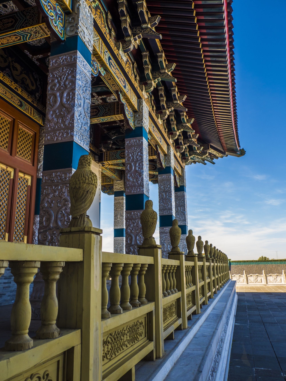 蒙古源流旅游区坐落于鄂尔多斯伊金霍洛旗,规划面积8平方公里,于2016