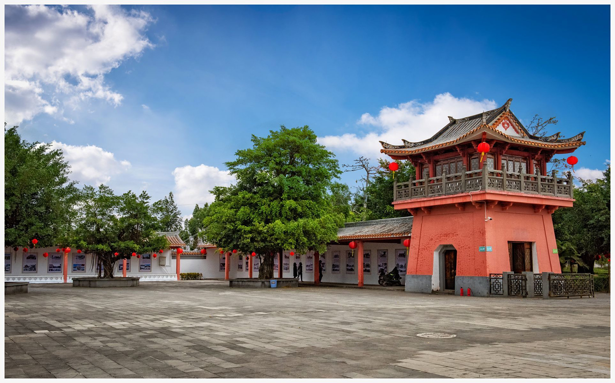 雷祖祠座落于雷州城西南风景秀丽的英榜山,始建于唐贞观十六年(公元