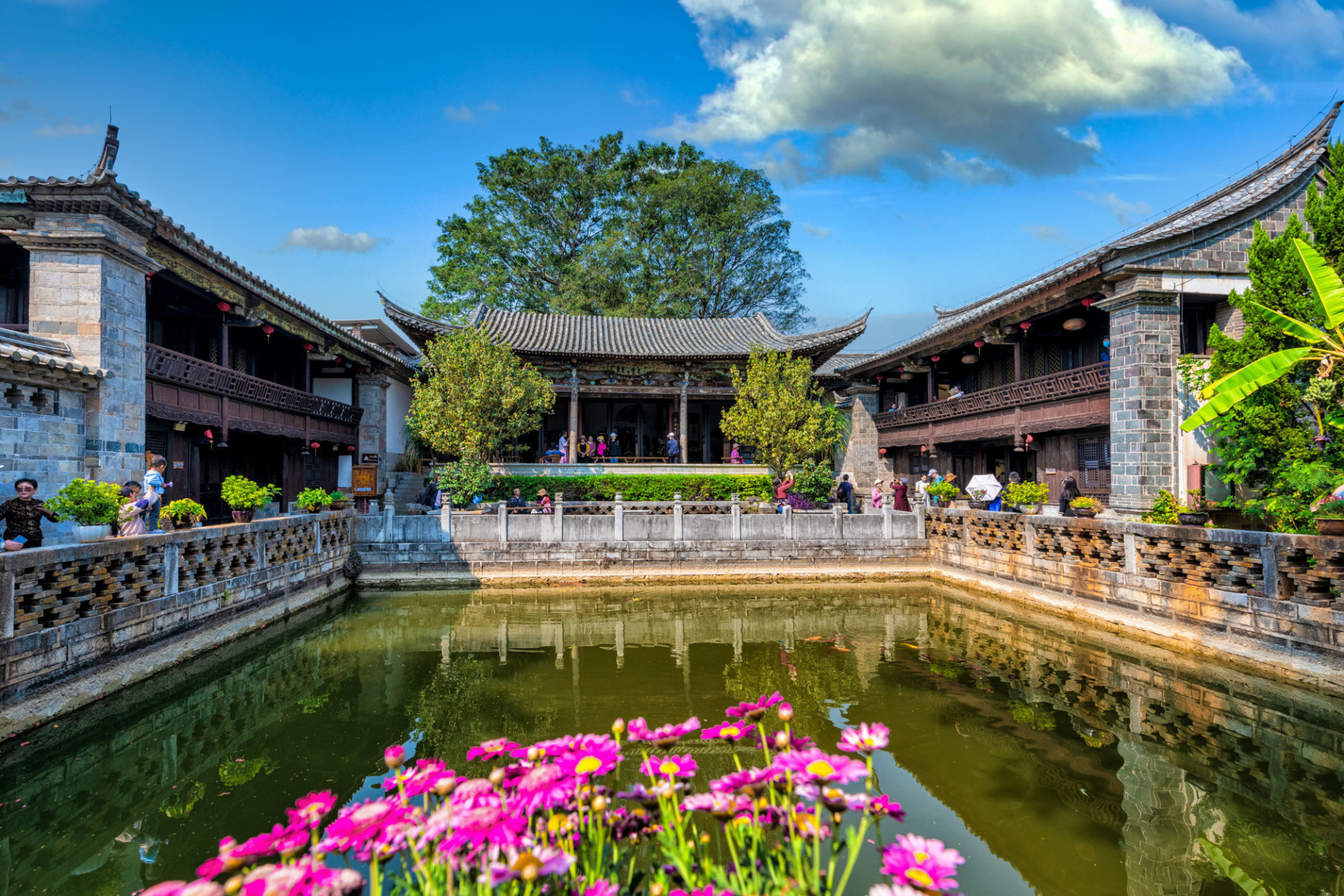 团山古民居村 它位于云南省建水县西庄镇.